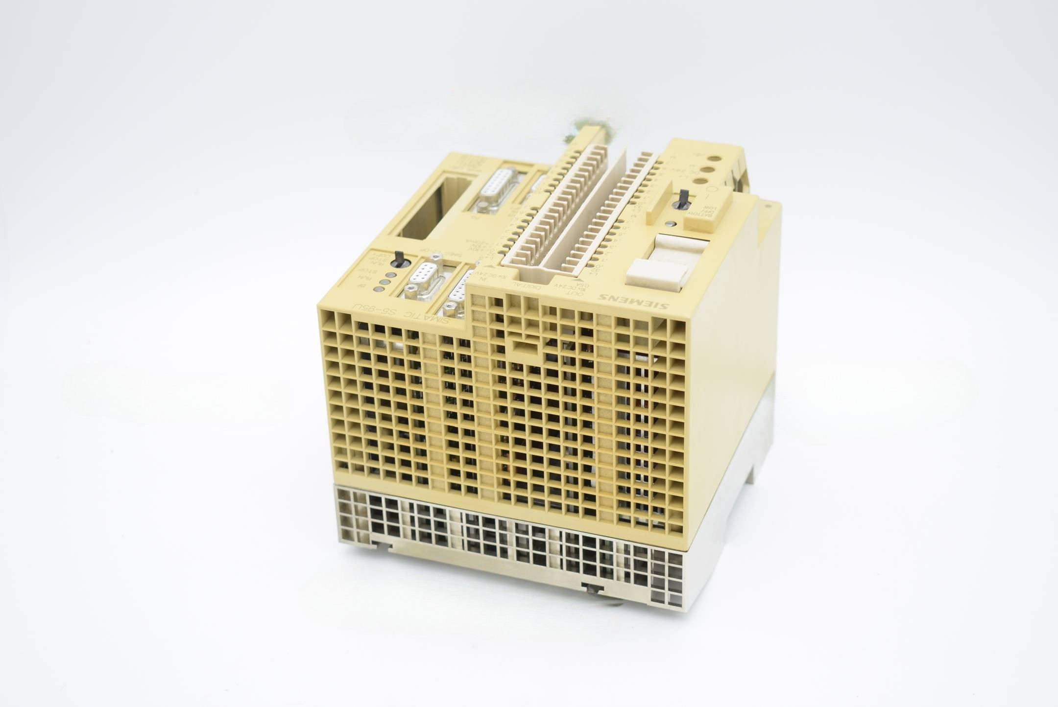 Siemens Simatic S5-95U Compact Profibus 6ES5 095-8ME01 ( 6ES5095-8ME01 ) E3 Siemens Simatic S5-95U Compact Profibus 6ES5 095-8ME01 ( 6ES5095-8ME01 ) E3