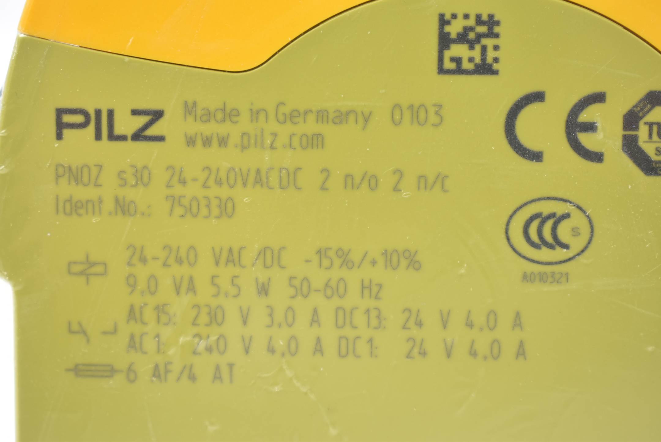 Pilz PNOZ s30 Sicherheitsschaltgerät 24-240VACDC 2 n/o 2 n/c  5,5W ( 750330 ) 
