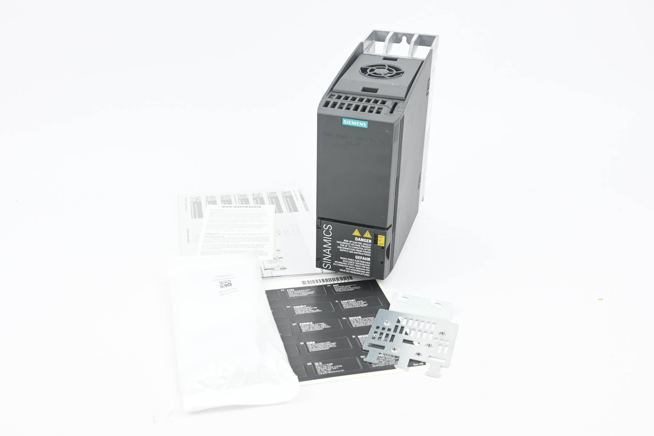 Siemens Sinamics Frequenzumrichter 6SL3210-1KE18-8AP1 / 6SL3 210-1KE18-8AP1 C02