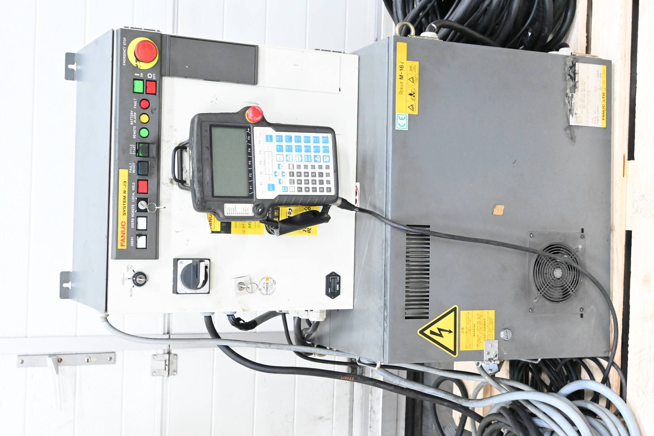 Fanuc Roboter Robot M-16iL / A05B-1212-B302 inkl A05B-2403-B013 + A05B-2301-C375