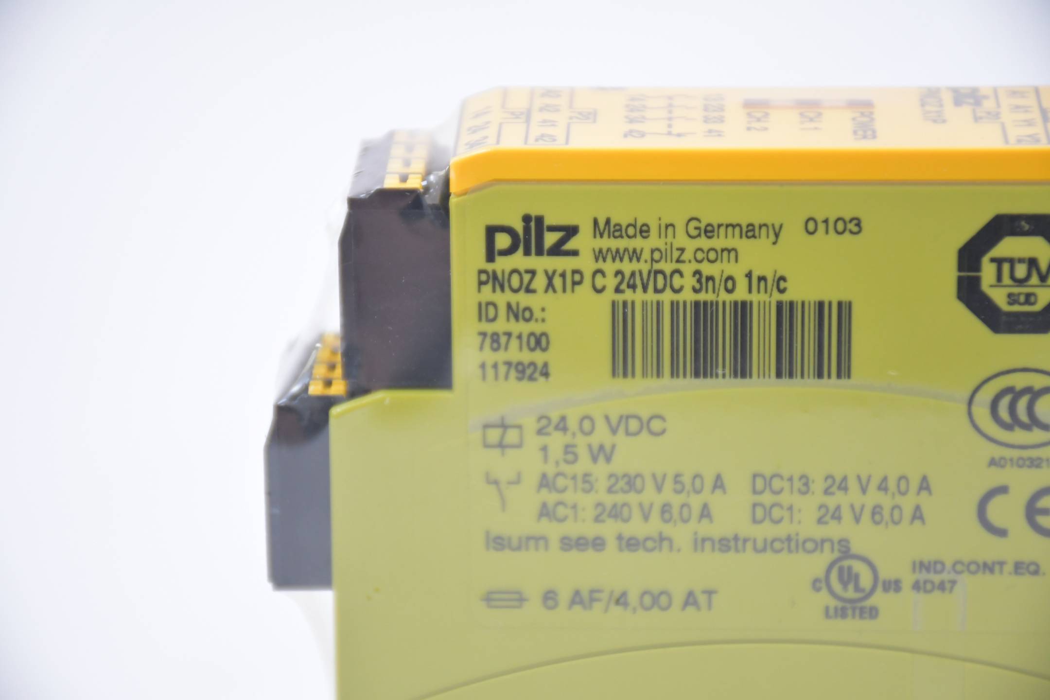 Pilz Sicherheitsrelais PNOZ X1P C 24VDC 3n/o 1n/c ( 787100 )