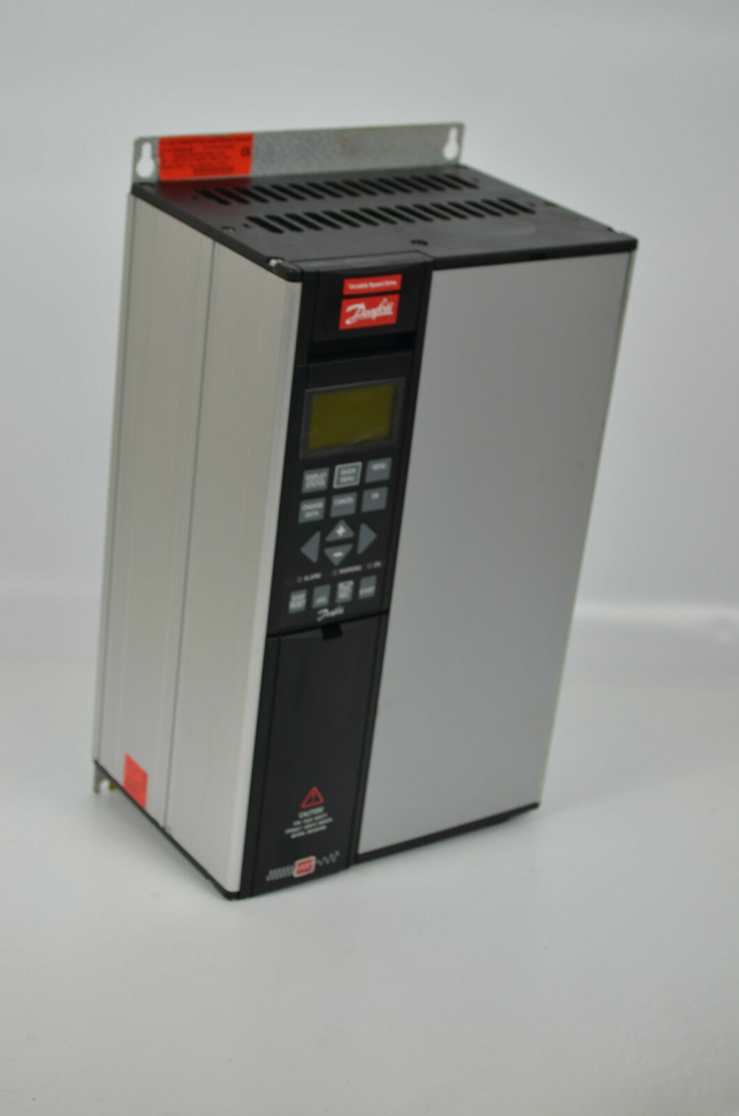 Danfoss VLT 5002 2,1 kVA Frequenzumrichter 175Z0125 VLT5002PT5C20STR3DLF00A00 Danfoss VLT 5002 2,1 kVA Frequenzumrichter 175Z0125 VLT5002PT5C20STR3DLF00A00