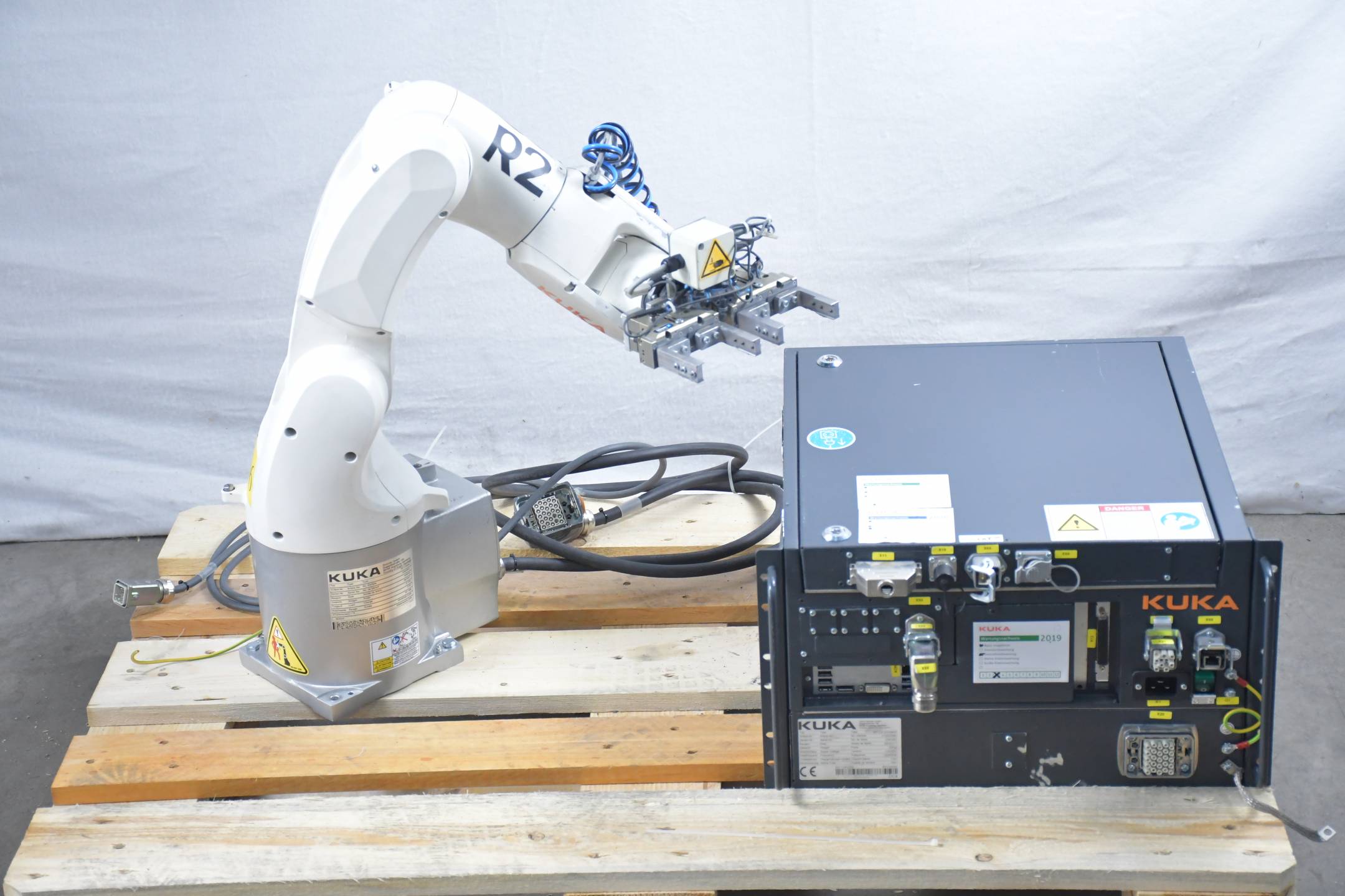 KUKA Industrieroboter KR 3 R540 10024907 inkl. Steuerung KR C4 compact 11052098 Robot