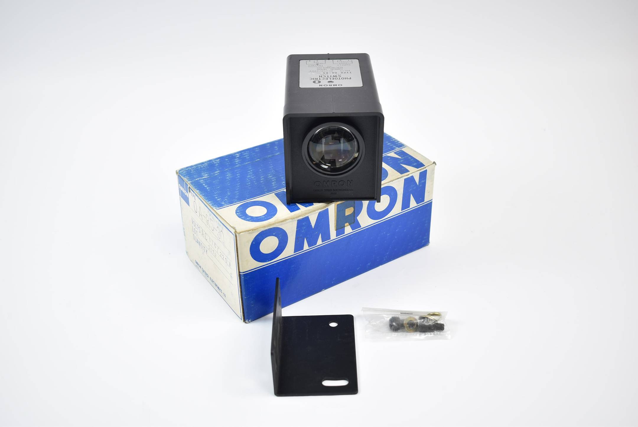 Omron Photoelectric Switch OA-R5-30 ( AC 110 / 220 V ) 0A-R5-30