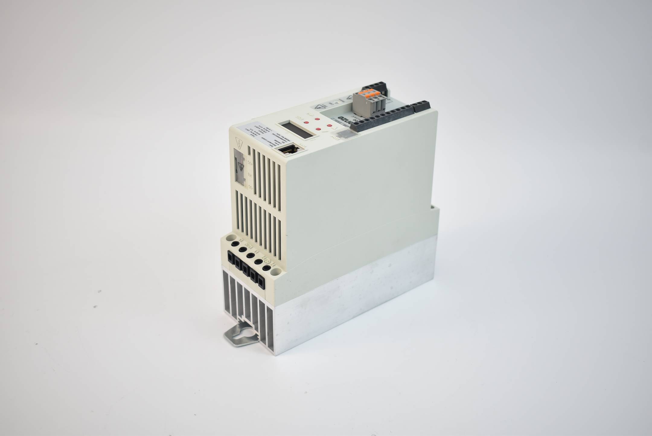 Lenze Inverter Drives 8400 BaseLine C E84AVBCE1122SX0XX3A34 ( 1,10kW )