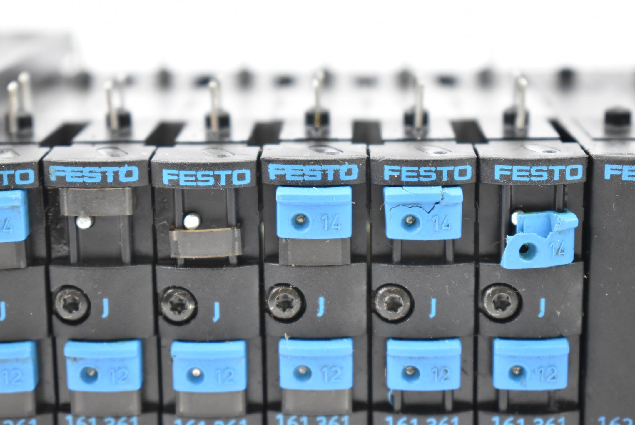 Festo Ventilinsel CPV 14-VI-18210 + 6 x Magnetventile 161361 + 2x 162550