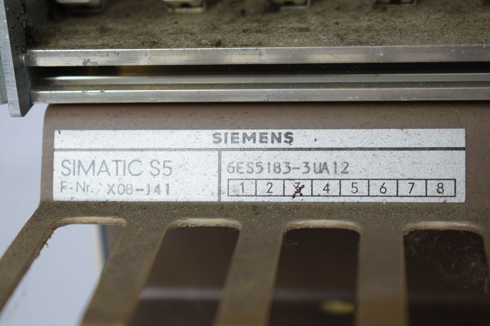 Siemens Simatic S5 Zentralgerät ( Rack ) 6ES5 183-3UA12 ( 6ES5183-3UA12 )