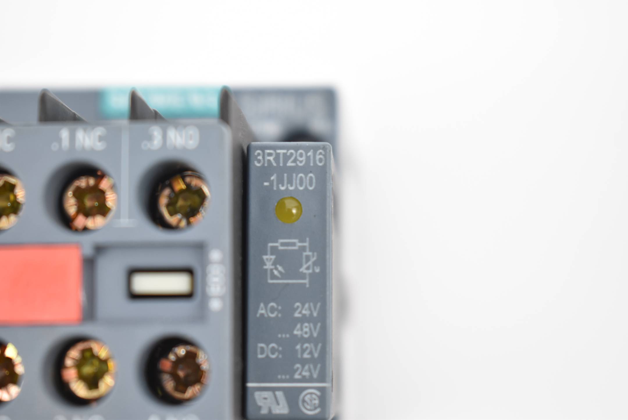 Siemens Sirius 3RT2016-1BB42 + 3RT2916-1JJ00 + Hilfsschalter 3RH2911-1FA22
