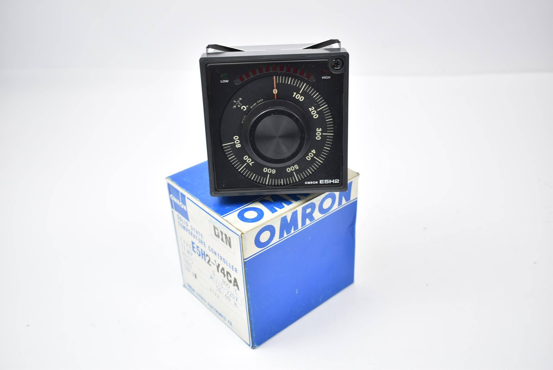 Omron Temperature Controller Temperaturregler E5H2-Y4CA 0 - 800°C 110 / 220 VAC