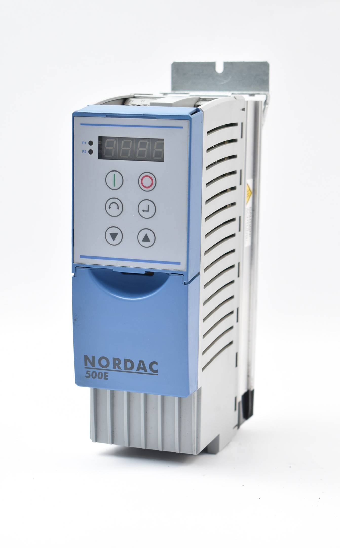 Nordac Umrichter 380+480VAC 2,2KW SK 500E-221-340-A ( 275420220 ) + SK TU3-CTR