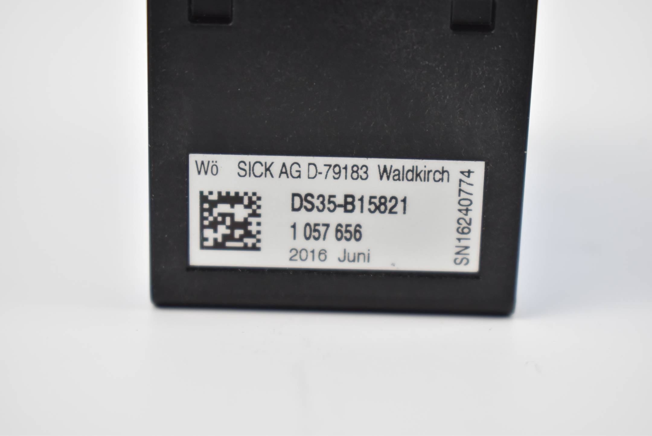 Sick Distanzsensor DS35-B15821 ( 1057656 ) ( 12-30VDC 100mA )