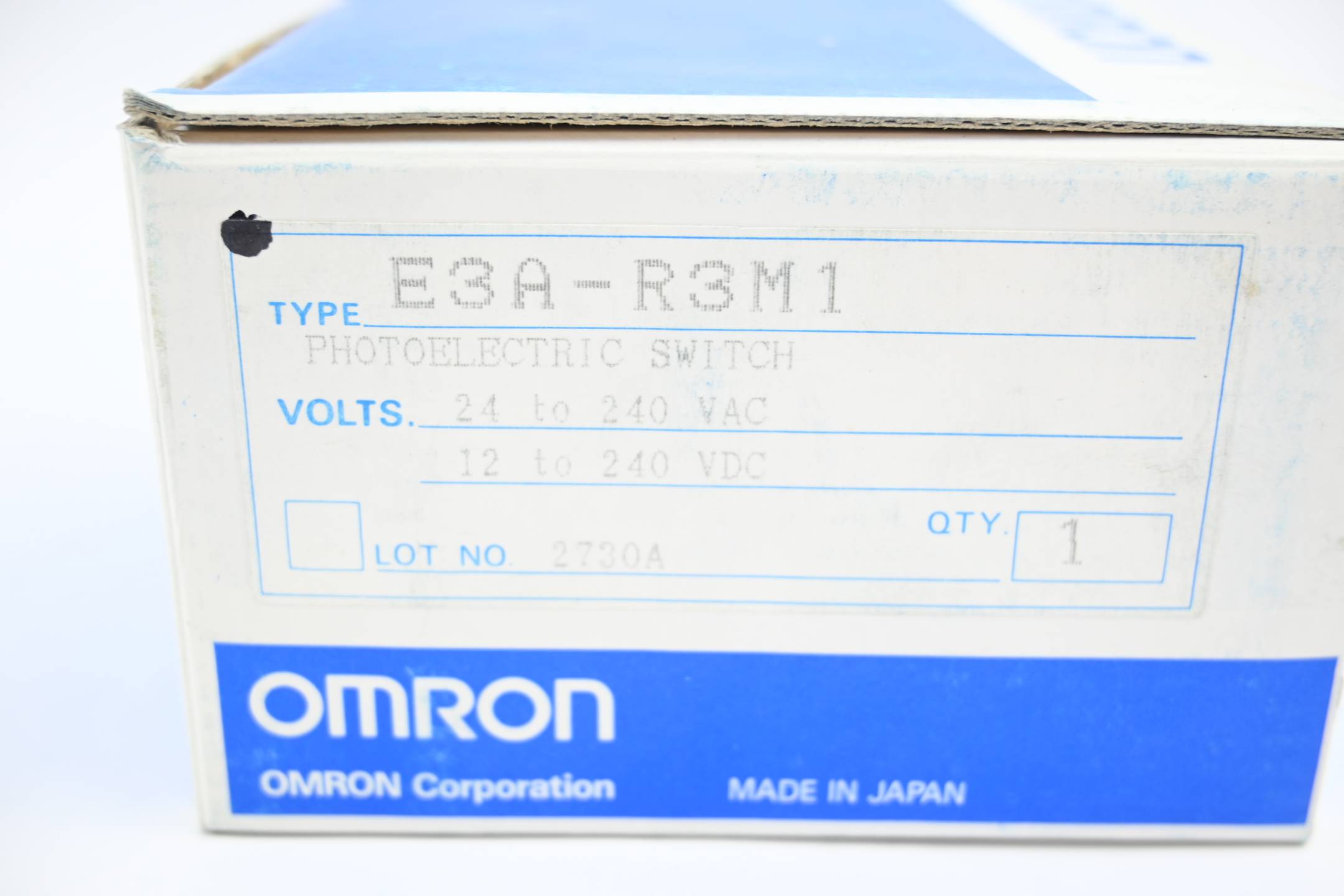 Omron Photoelectric Switch 24-240 VAC 12-240 VDC ( E3A-R3M1 )