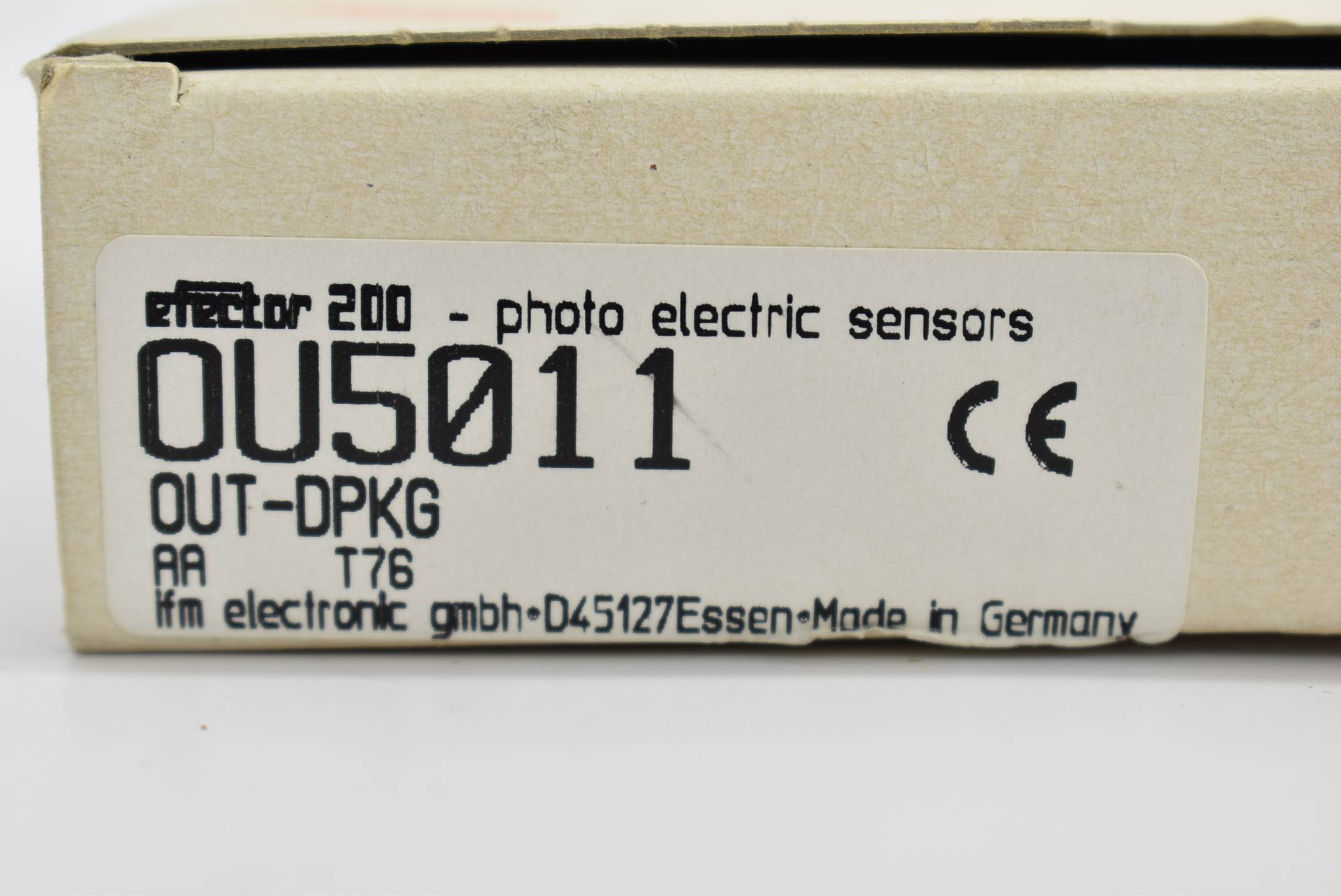 IFM efector200 photo electric sensors Reflexlichtschranke /-taster OU5011