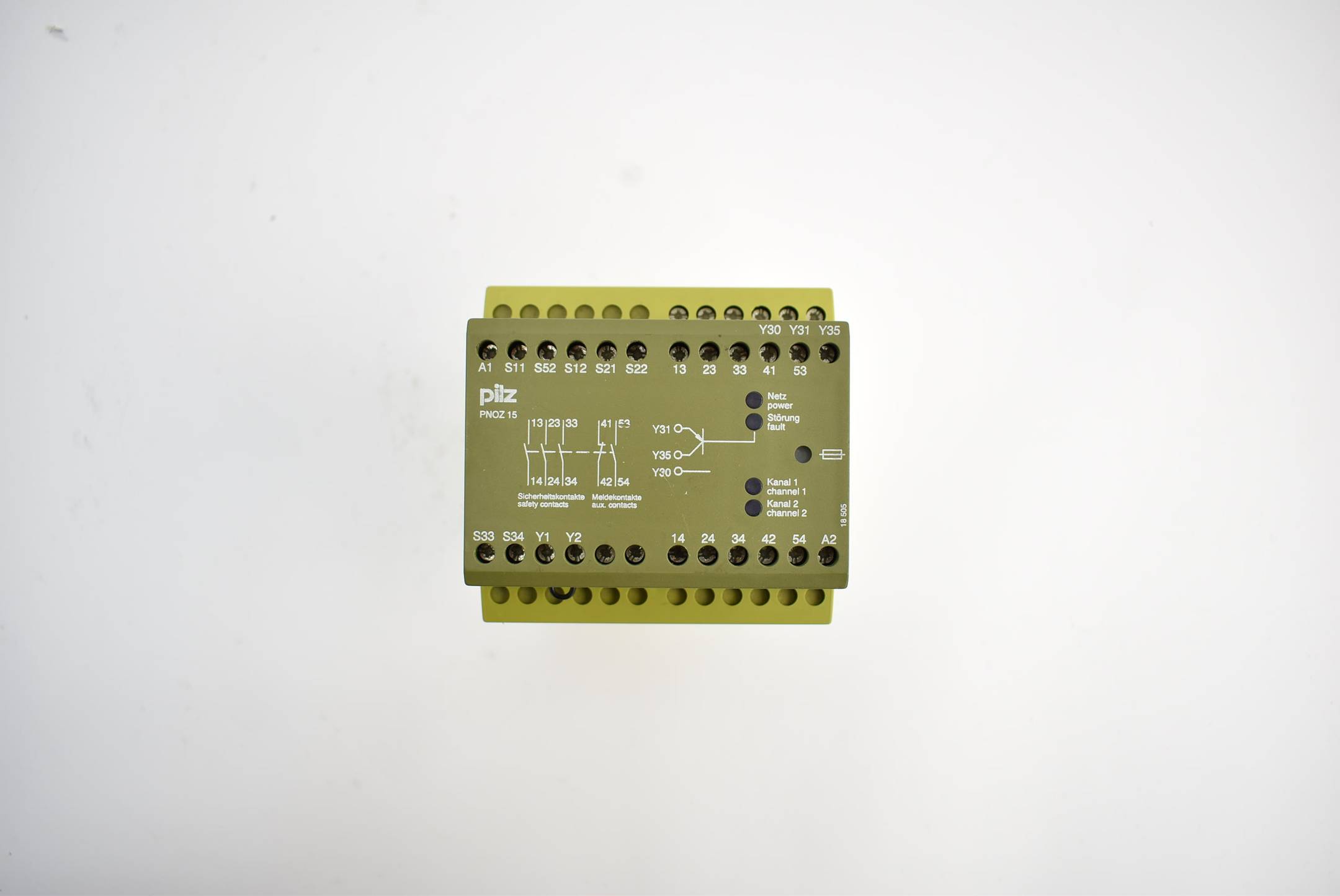 Pilz Sicherheitsschaltgerät PNOZ 15 24VDC 3S 1S 1Ö ( 774050 )