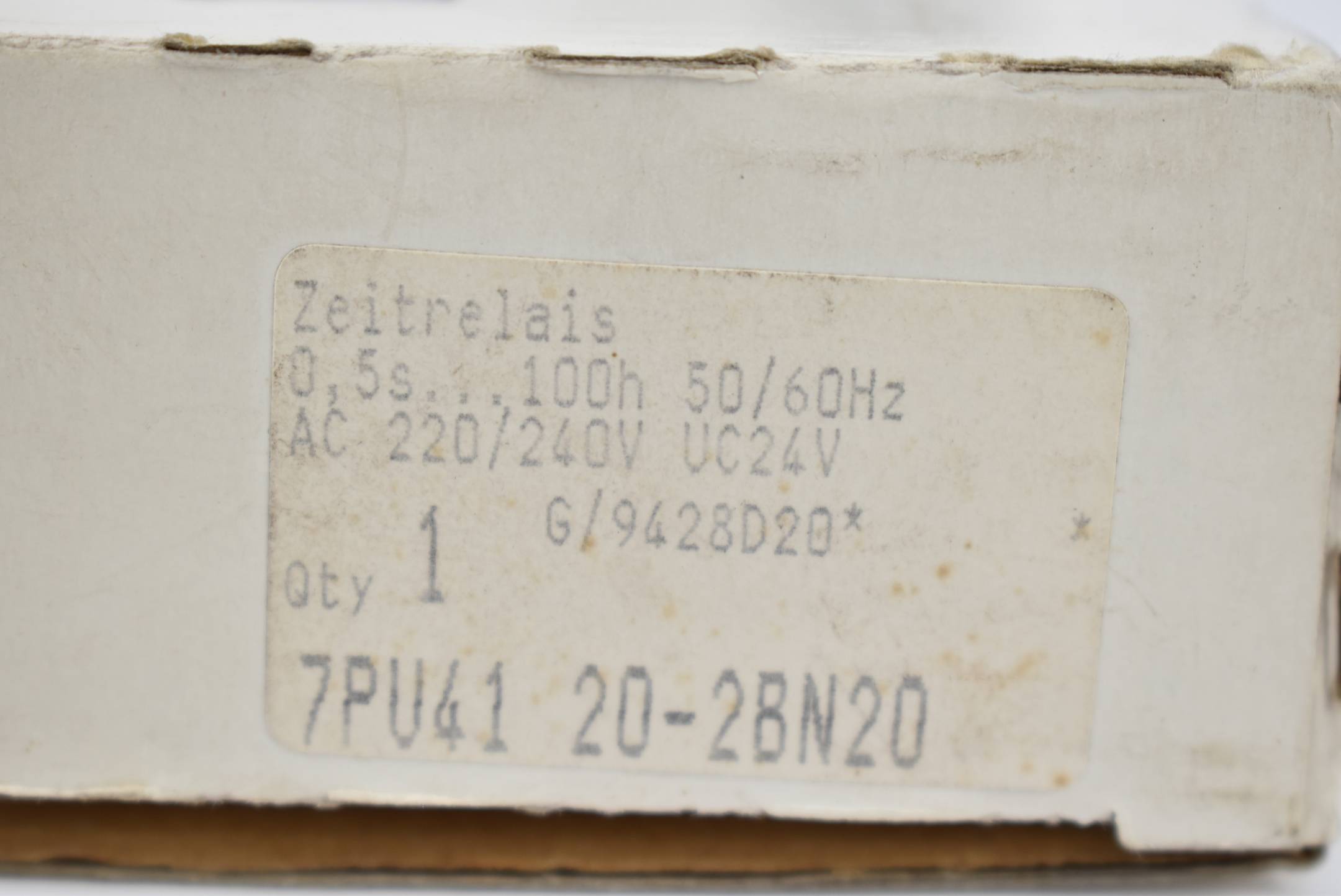 Siemens 7PU Zeitrelais 2220/240VAC 24VUC 50/60Hz 100h 7PU4120-2BN20 ( 7PU4 120-2BN20 )