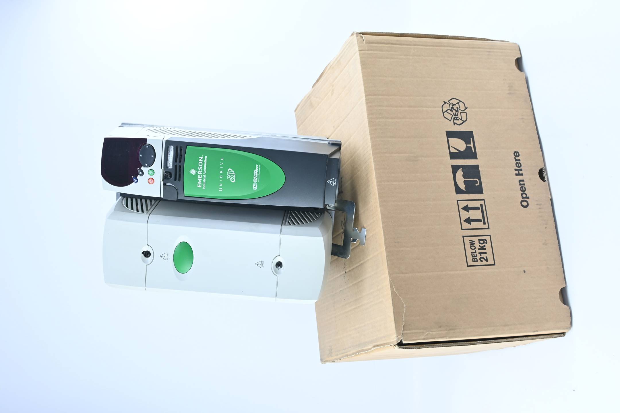 Emerson Control Techniques Unidrive SP3403 ( 22.0/30.0W ) inkl. SM-Keypad