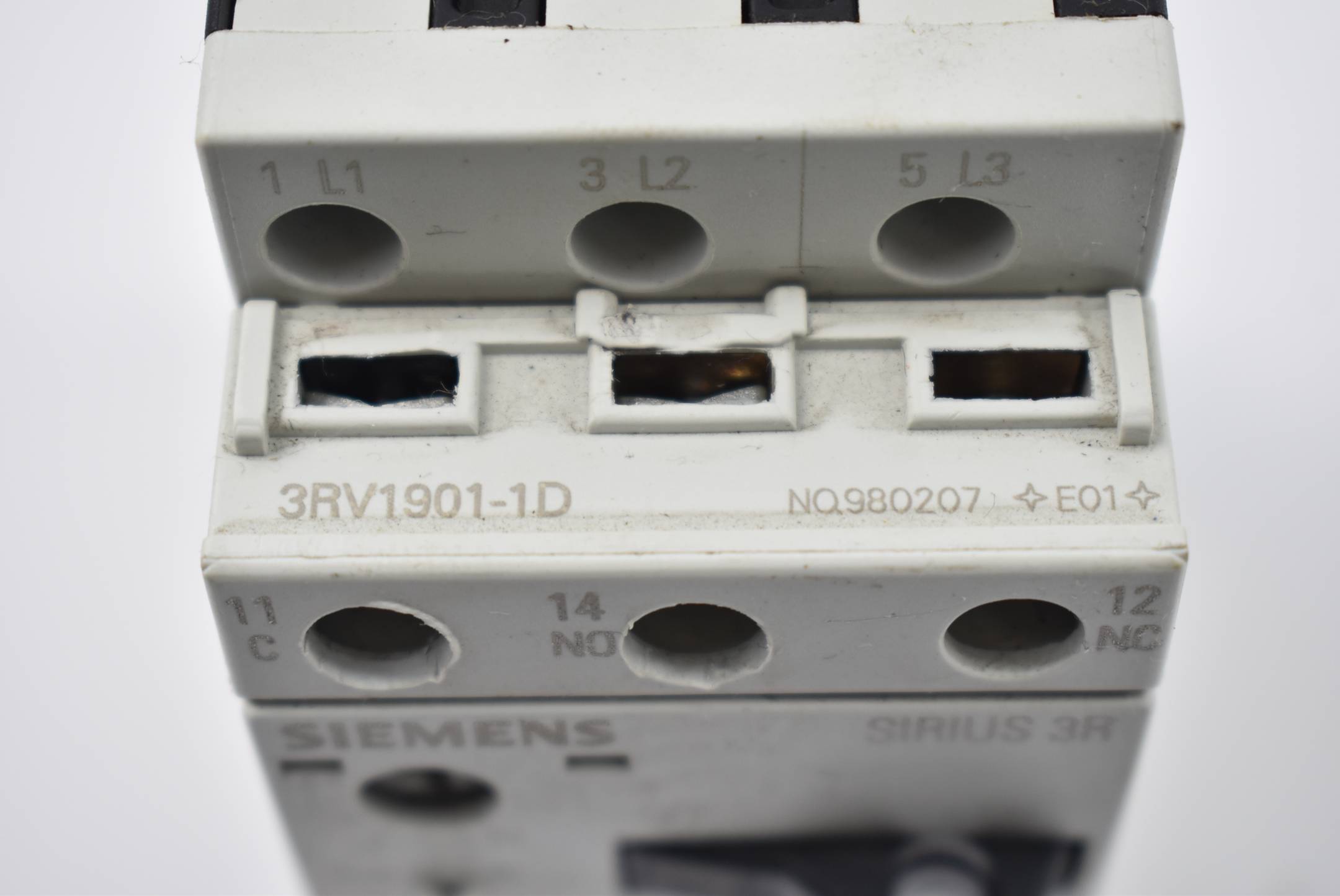 Siemens sirius Leistungsschalter 3RV1011-1AA10 + Hilfskontakt 3RV1901-1D