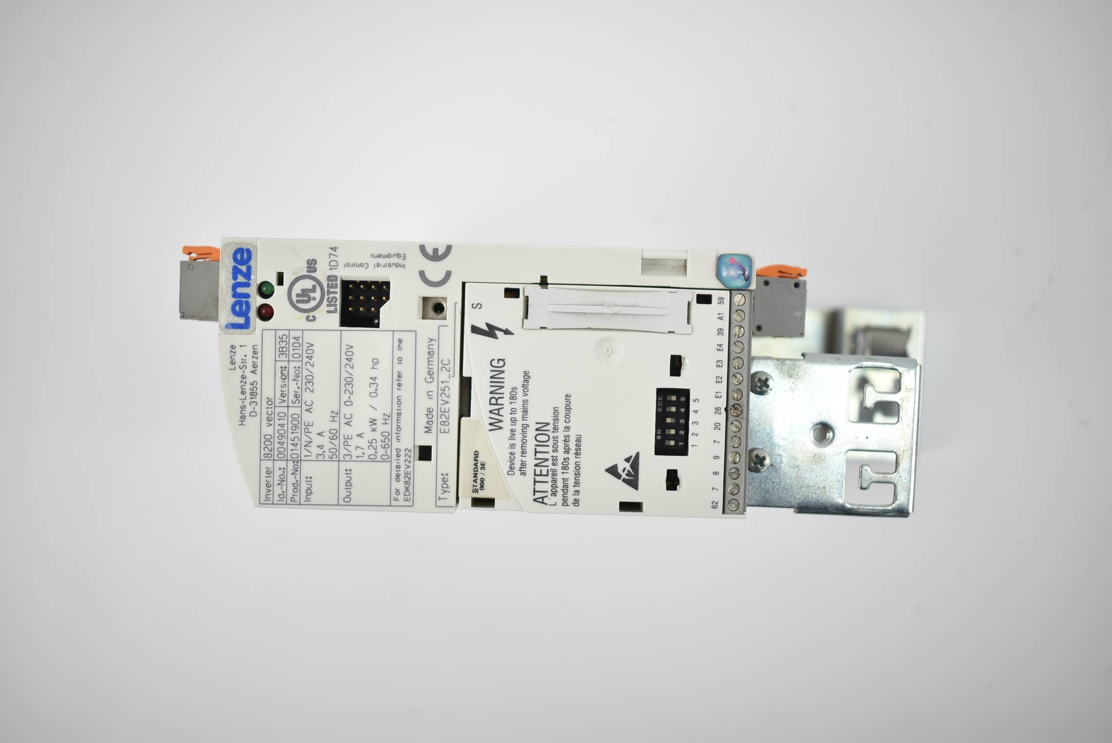 Lenze 8200 vector Frequenzumrichter E83EV251_2C ( 00490410 ) E83EV251S2C
