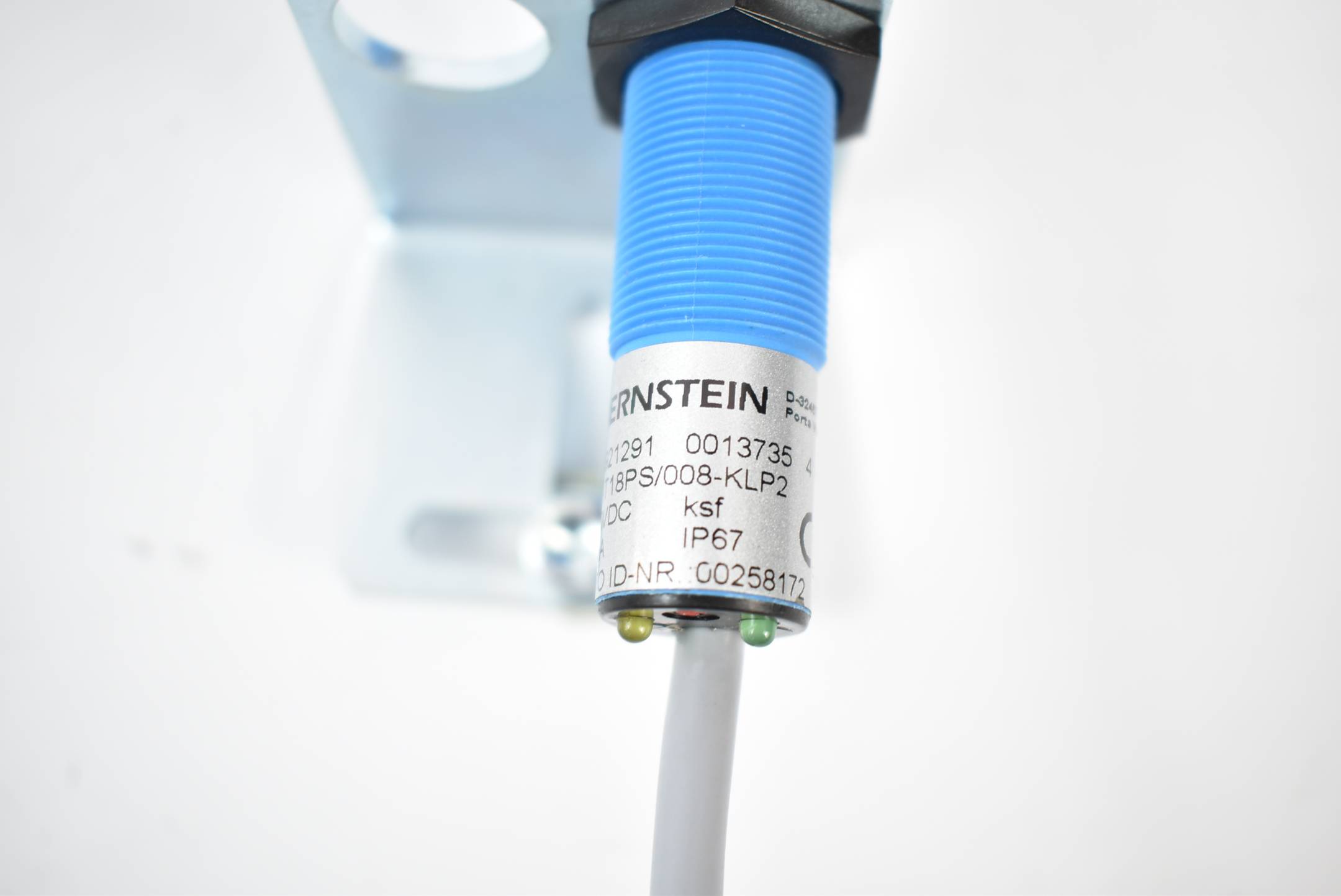 Bernstein Näherungsschalter inkl. Halterung KCN-T18PS/008-KLP2 