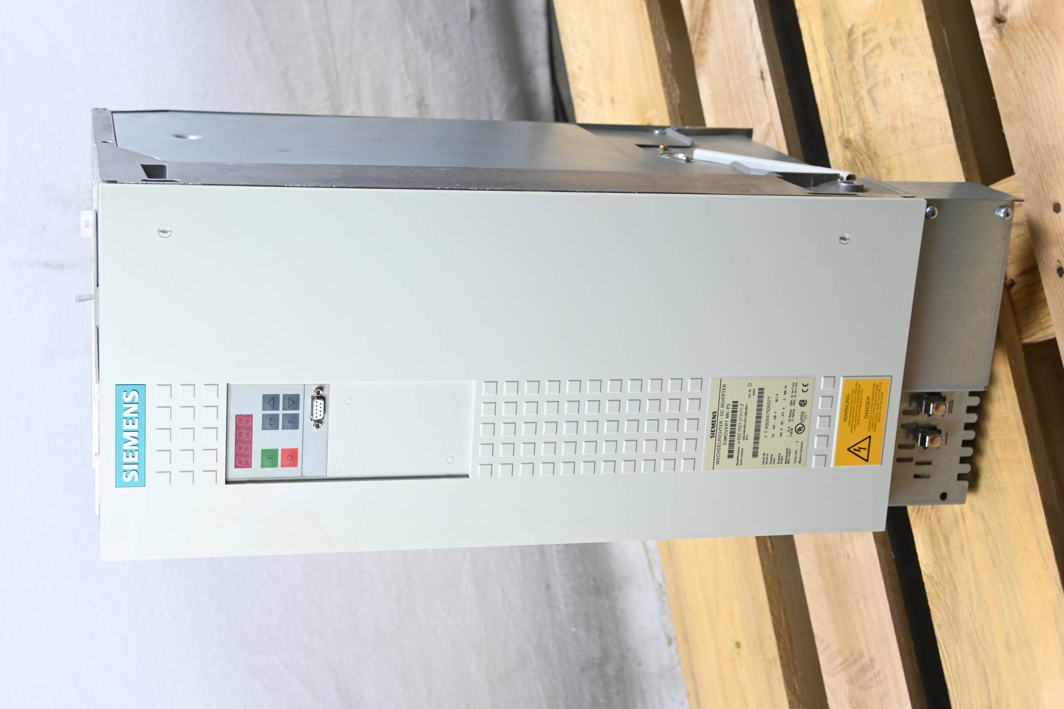 Siemens Simovert Wechselrichter 6SE7027-2TD71-Z ( 6SE7 027-2TD71-Z ) E-Stand: D