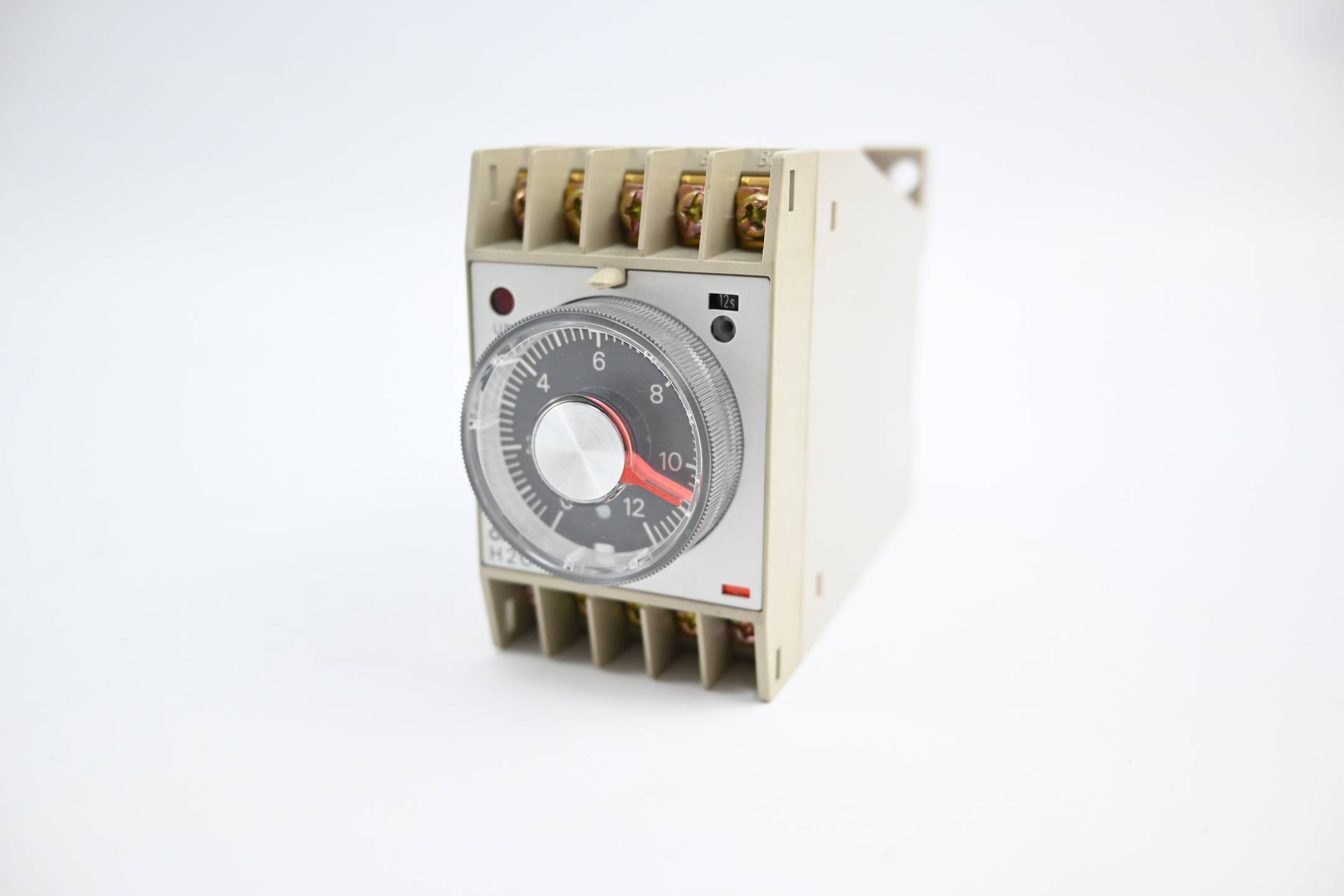 Omron Timer 12s-12h 220 VAC ( H2C-FR C )