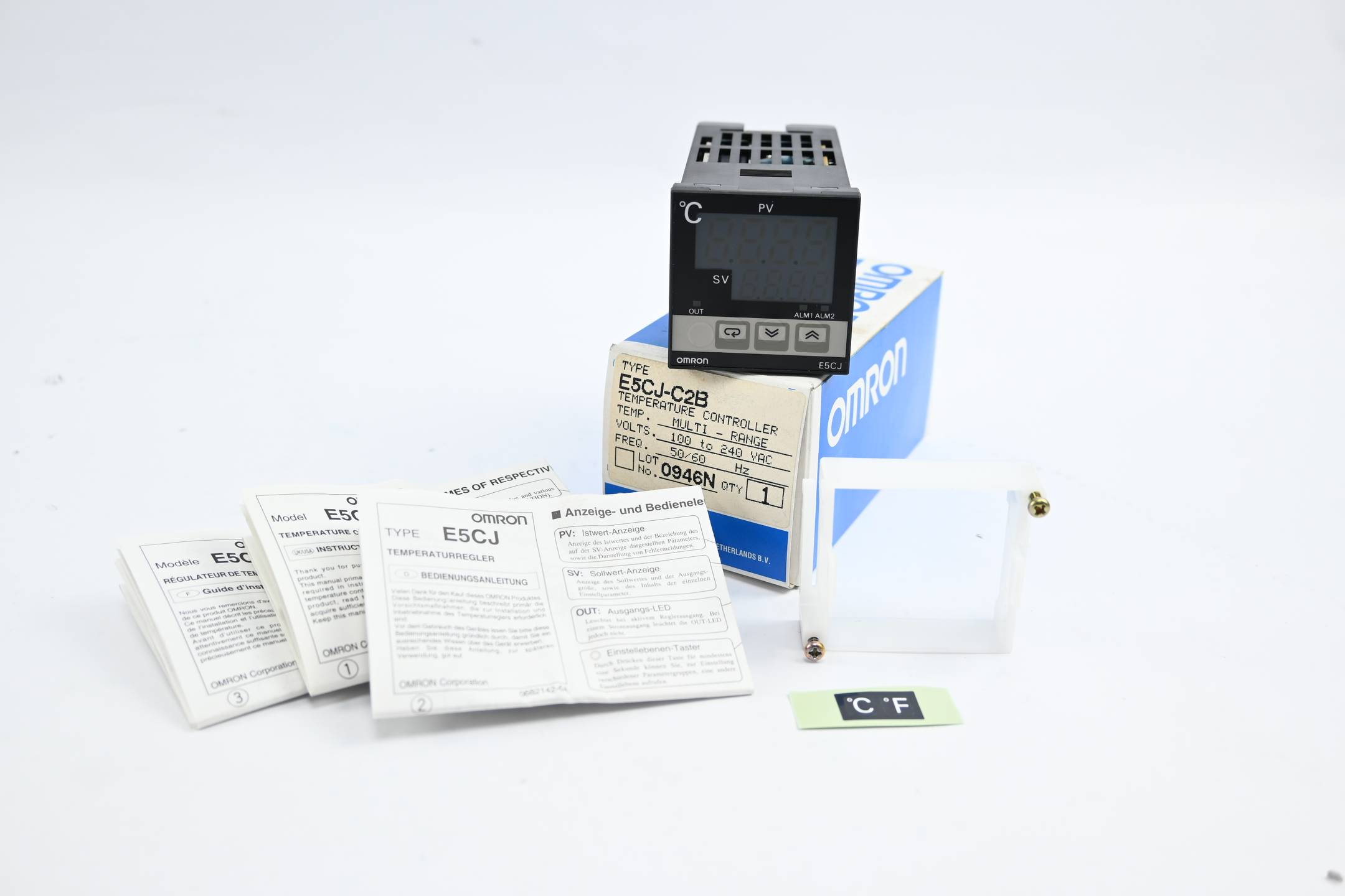 Omron Temperatur Controller Multi Range 100-240 VAC ( E5CJ-C2B )