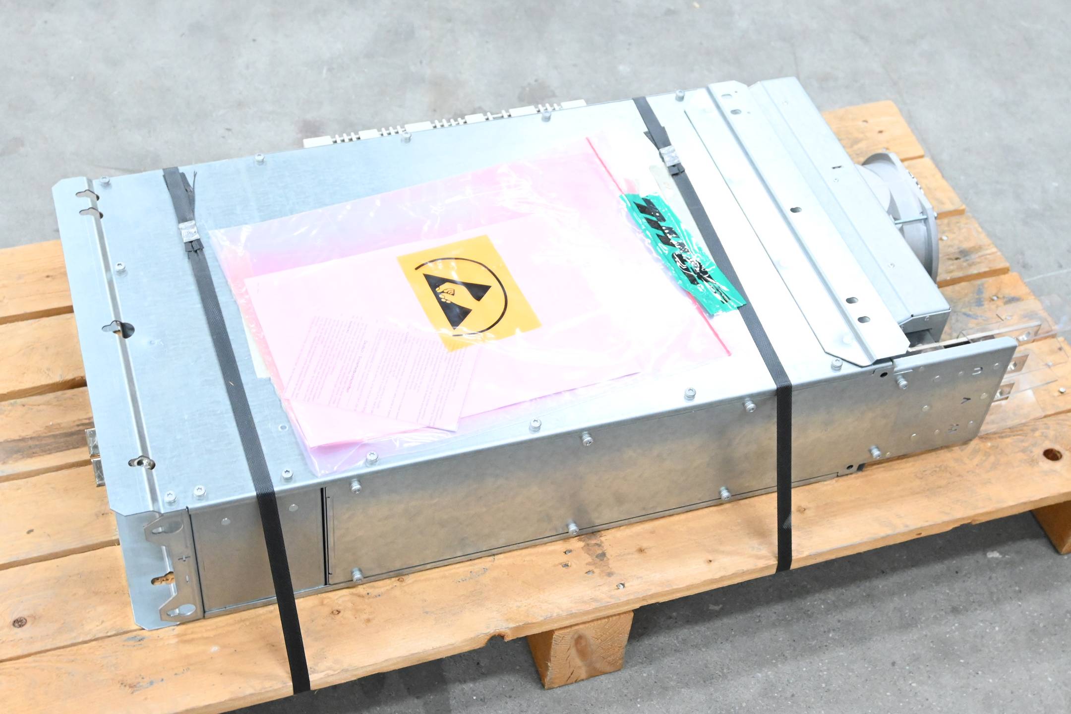 ABB Frequenzumrichter ACS880-104-0130A-7+N8010+P904