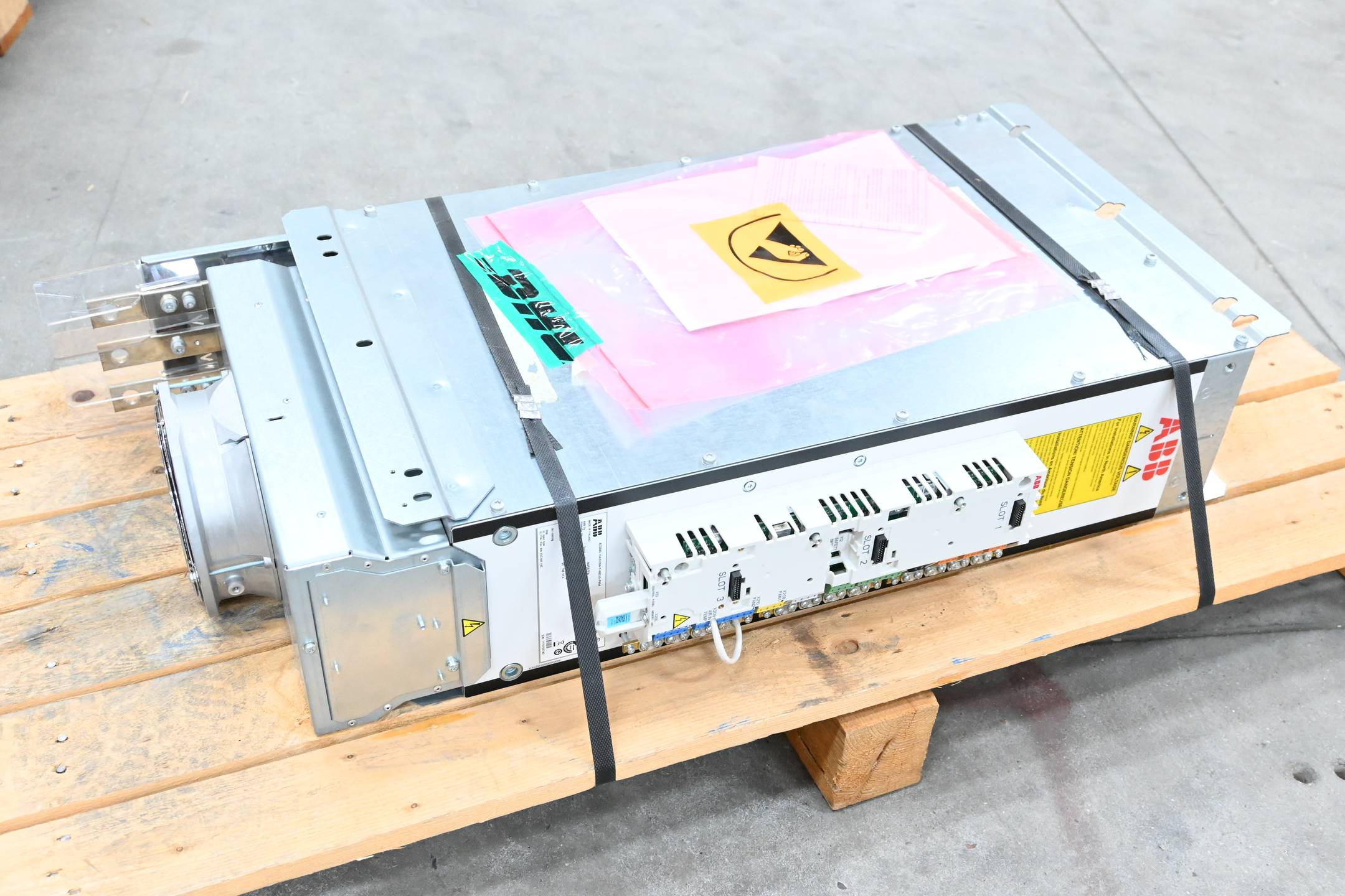ABB Frequenzumrichter ACS880-104-0130A-7+N8010+P904