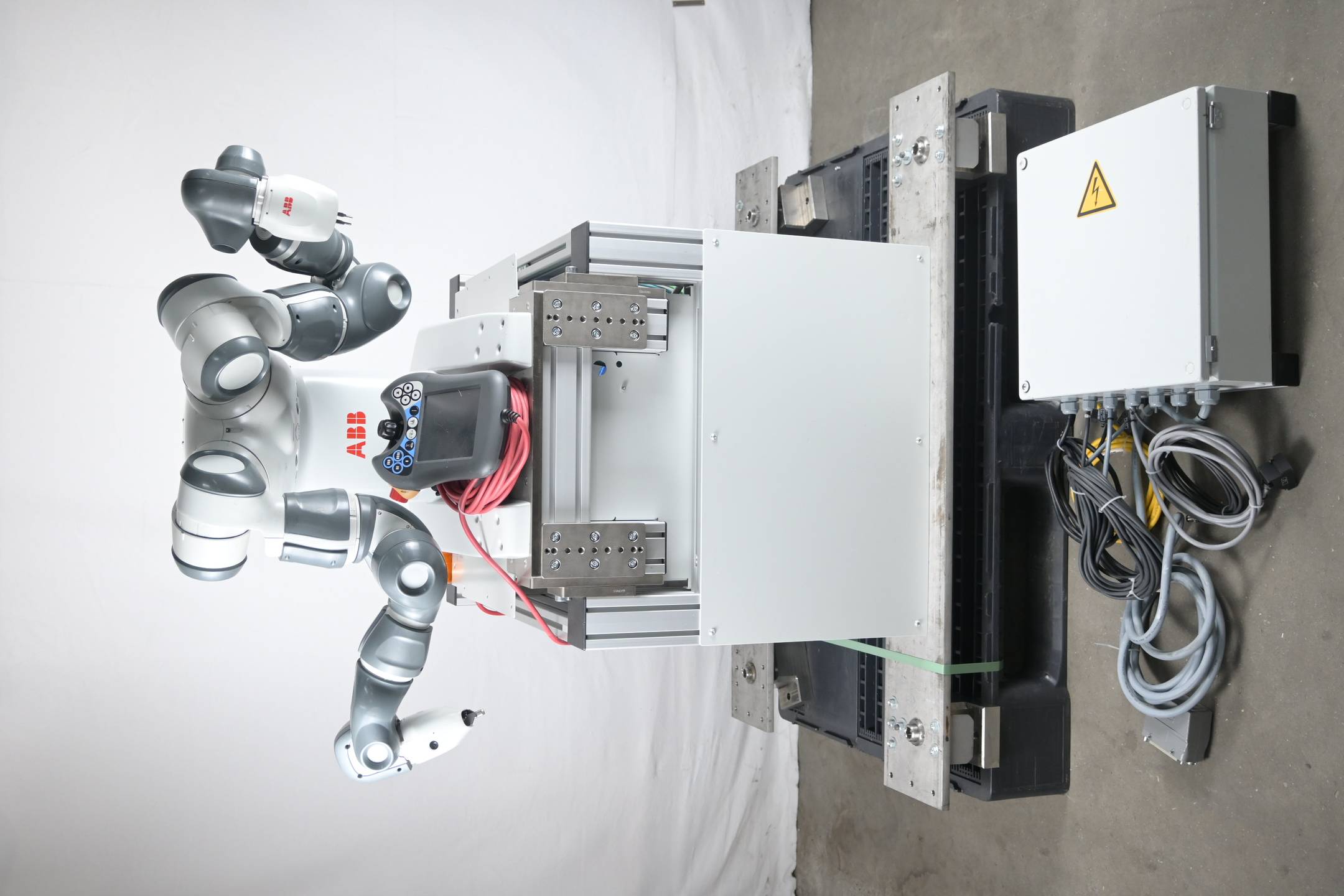 ABB Roboter YuMi IRB14000 ( IRB14000-0.5/C.5 ) inkl. Dockingstation YuMi + Panel