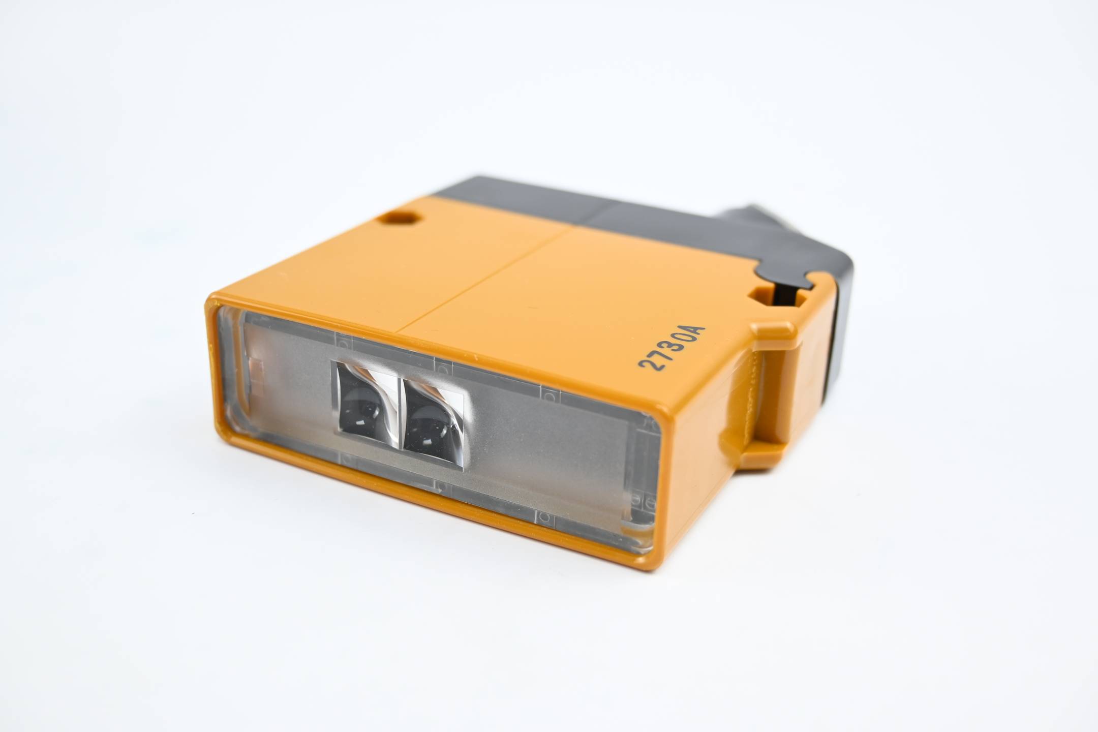 Omron Photoelectric Switch 24-240 VAC 12-240 VDC ( E3A-R3M1 )