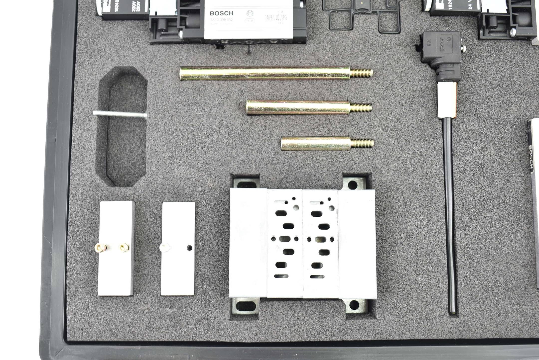 Bosch Koffer Set Wegeventile 0 820 038 002 + 1824210800 + 