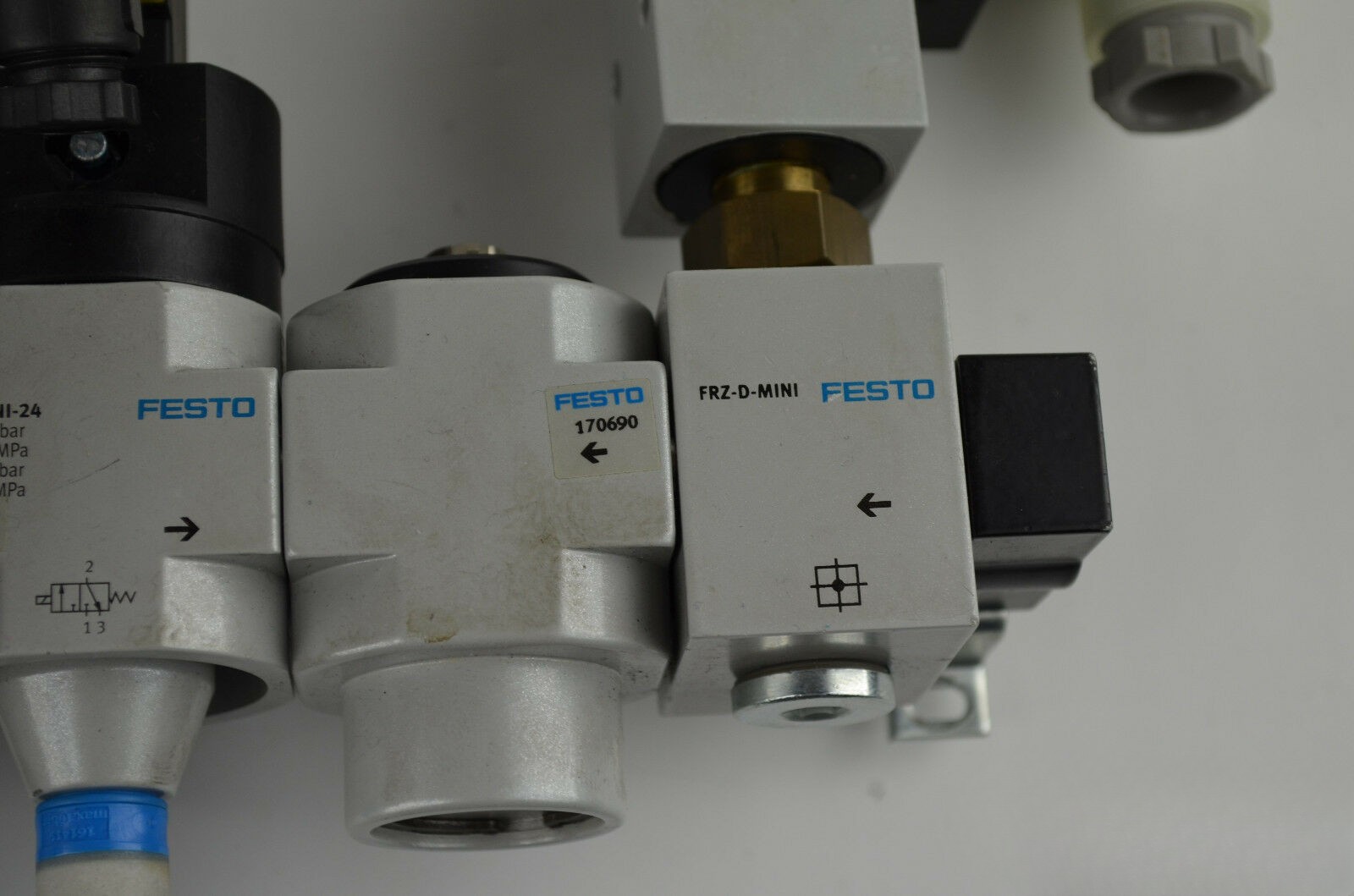 Festo Einheit HEE-D-MINI24 172956 / FRZ-D-MINI 170690 Festo Einheit HEE-D-MINI24 172956 / FRZ-D-MINI 170690