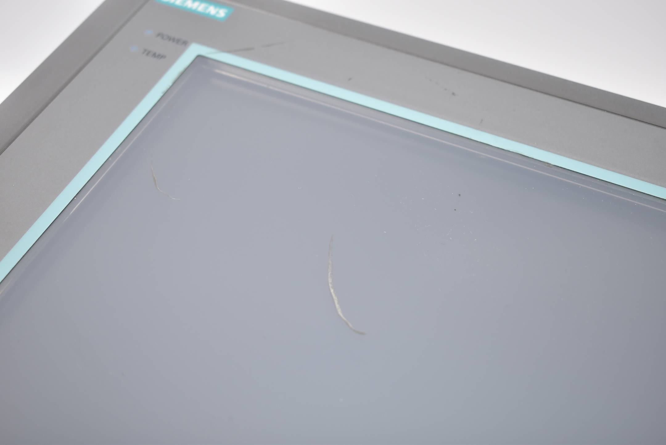Siemens simatic Panel PC 677B 19" 6AV7 875-0BF32-1AC0 ( 6AV7875-0BF32-1AC0 ) E02