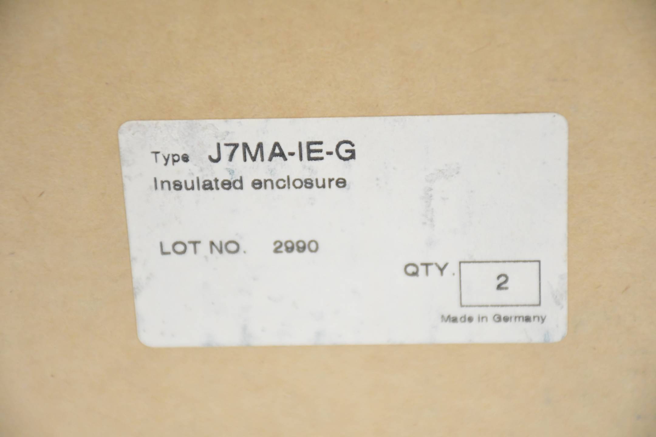 Omron Insulated enclosure J7MA-IE-G / 2 Stück