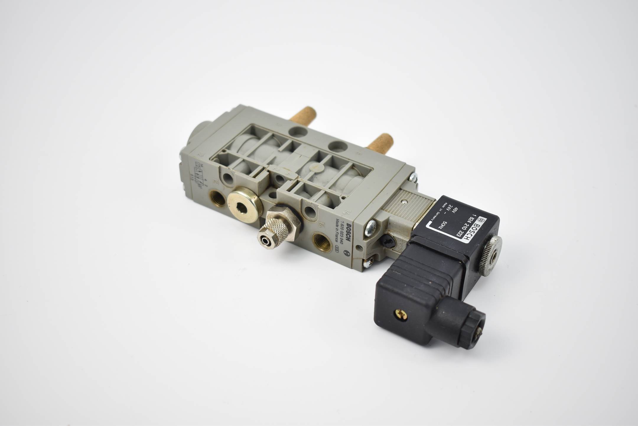 Bosch / Rexroth Pneumatikventil 0 820 023 040 ( 0820023040 ) inkl. Wegeventil