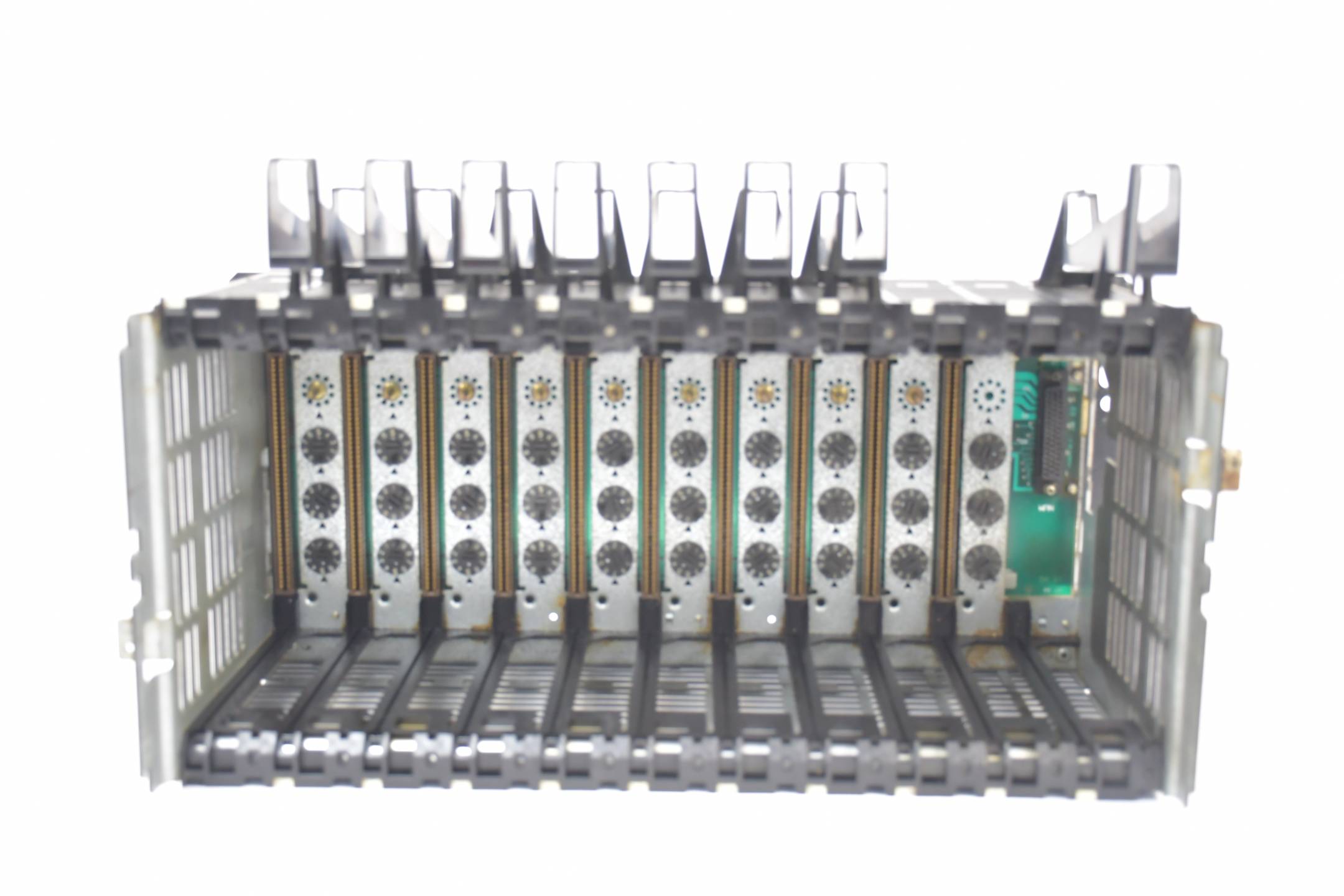 Telemeqanique Rack BAC SPL 8PAS TSX 67-10/20 ( TSX RKN 82 )