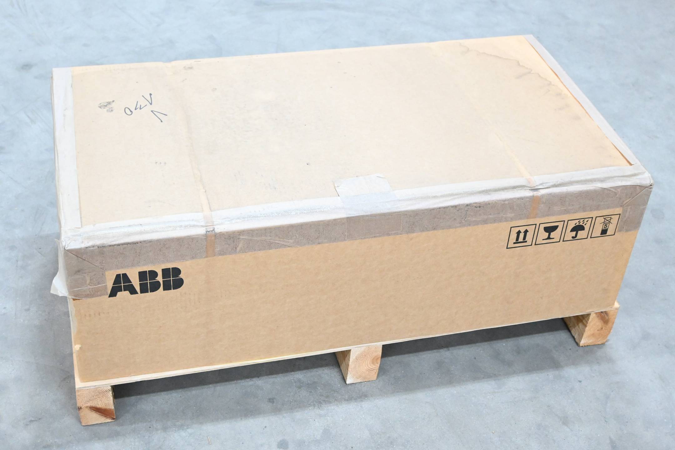 ABB Frequenzumrichter ACS880-104-0130A-7+N8010+P904