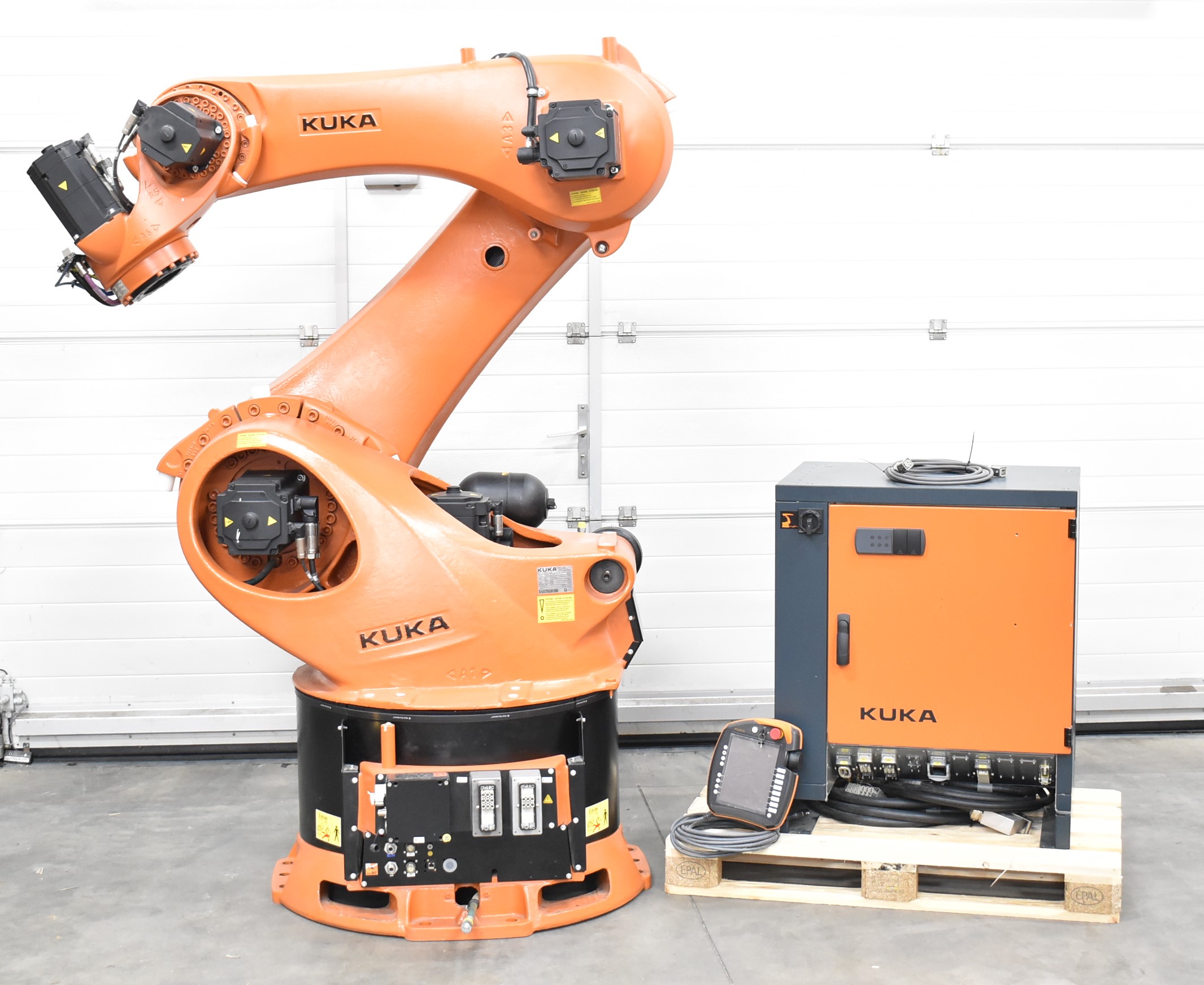 Kuka Roboter KR 470-2 PA + Schaltschrank KR C4 + Bedienpanel 00-168-334