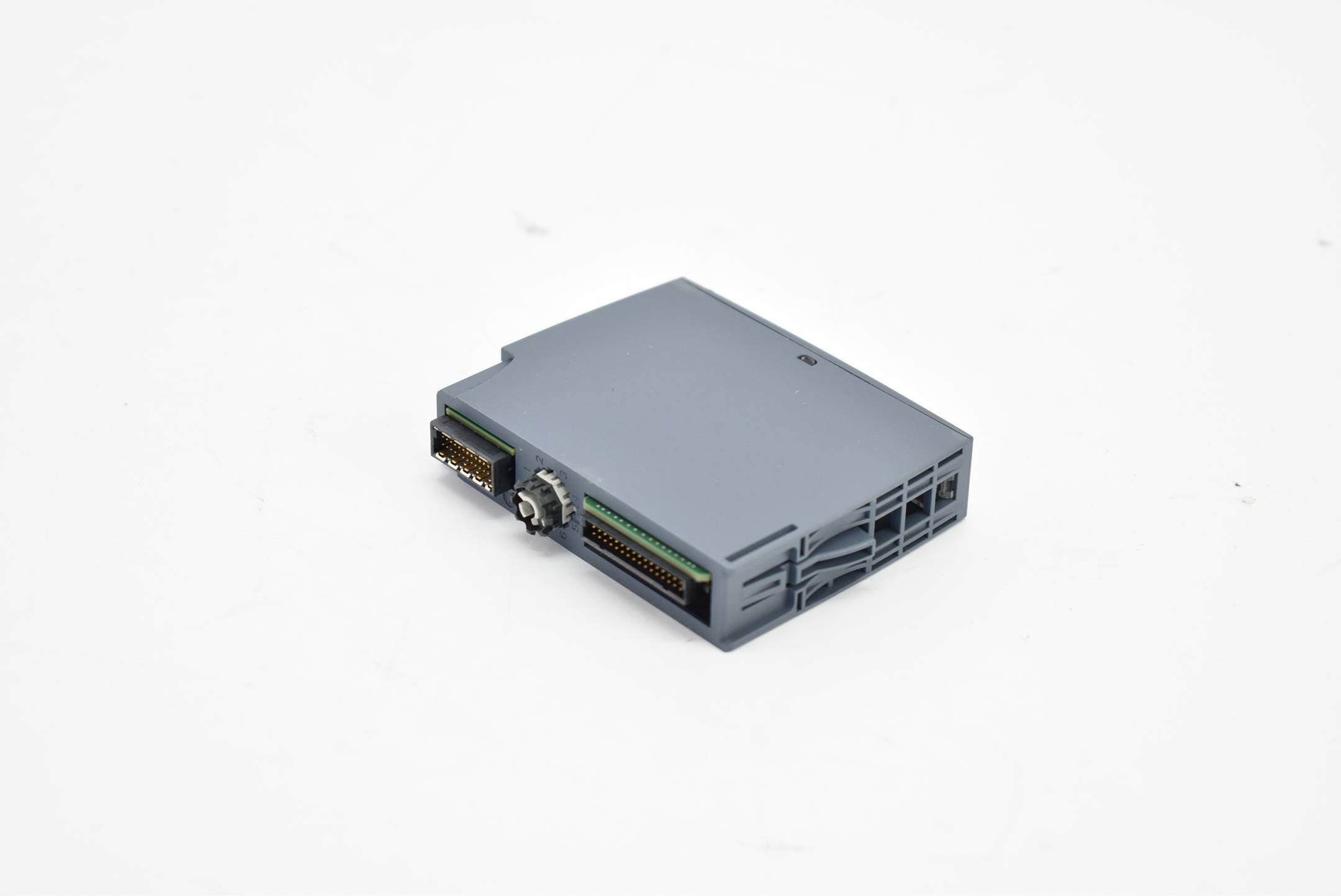 Siemens simatic ET 200SP Module 6ES7 132-6BH00-2AA0 ( 6ES7132-6BH00-2AA0 ) E20