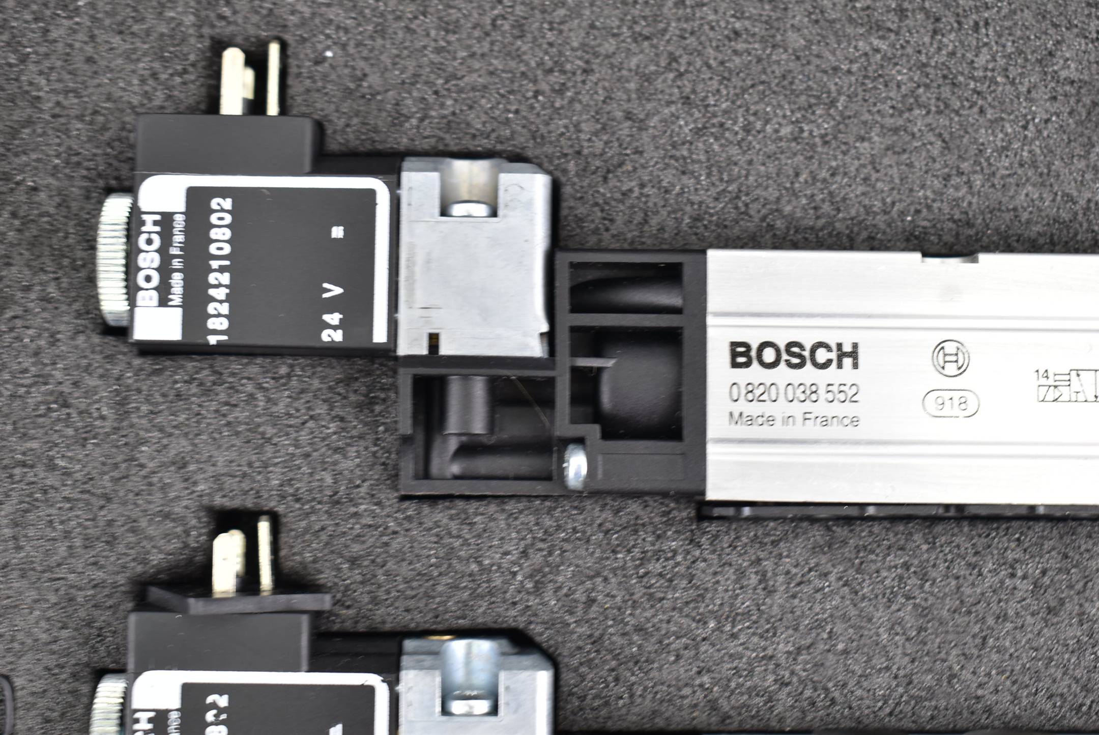 Bosch Koffer Set Wegeventile 0 820 038 002 + 1824210800 +  