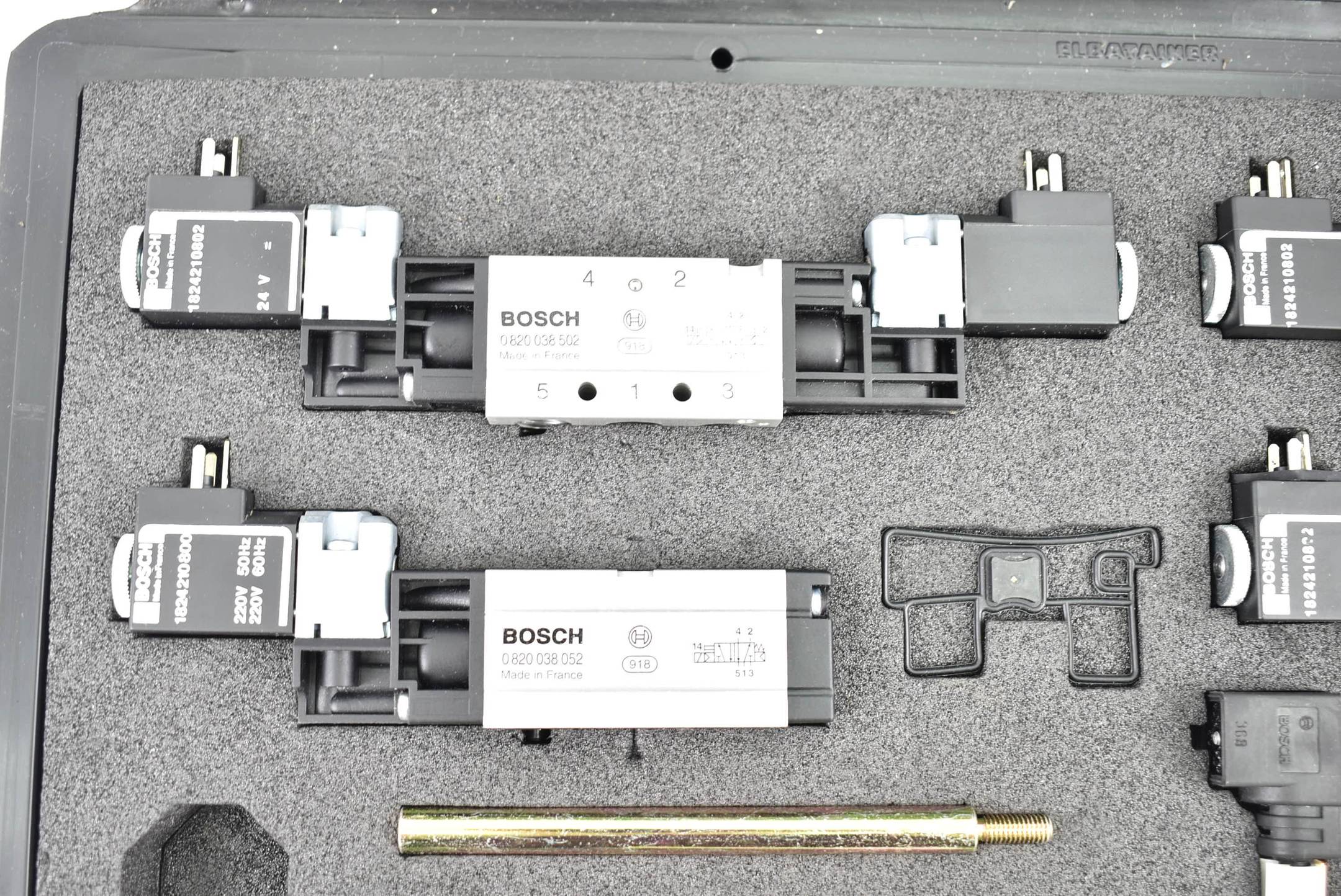 Bosch Koffer Set Wegeventile 0 820 038 002 + 1824210800 + 