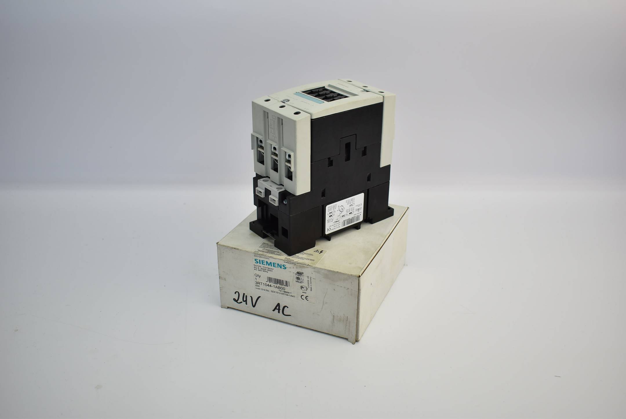 Siemens sirius Leistungsschütz AC-3 3RT1 044-1AB00 ( 3RT1044-1AB00 ) E3