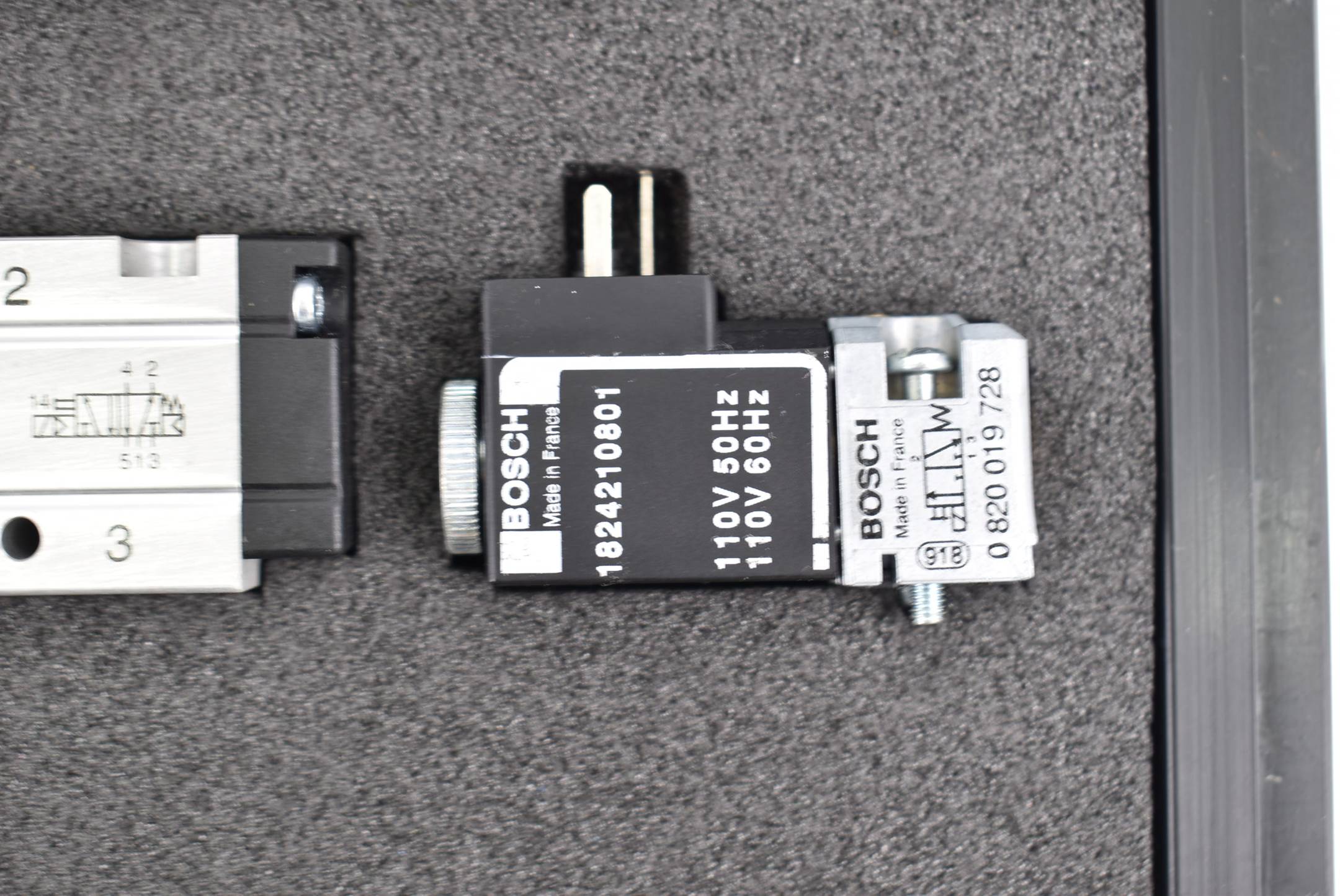 Bosch Koffer Set Wegeventile 0 820 038 002 + 1824210800 + 