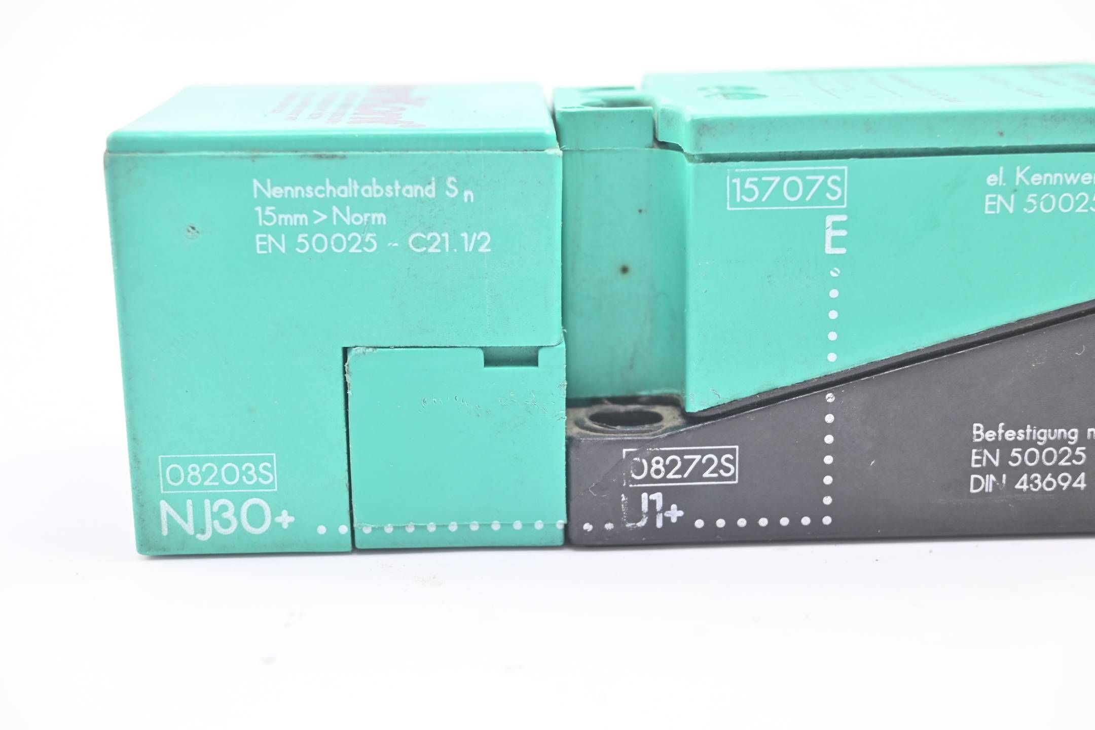 Pepperl+Fuchs Induktiver Sensor NJ30+U1+E ( 08203S + 08272S + 15707S )