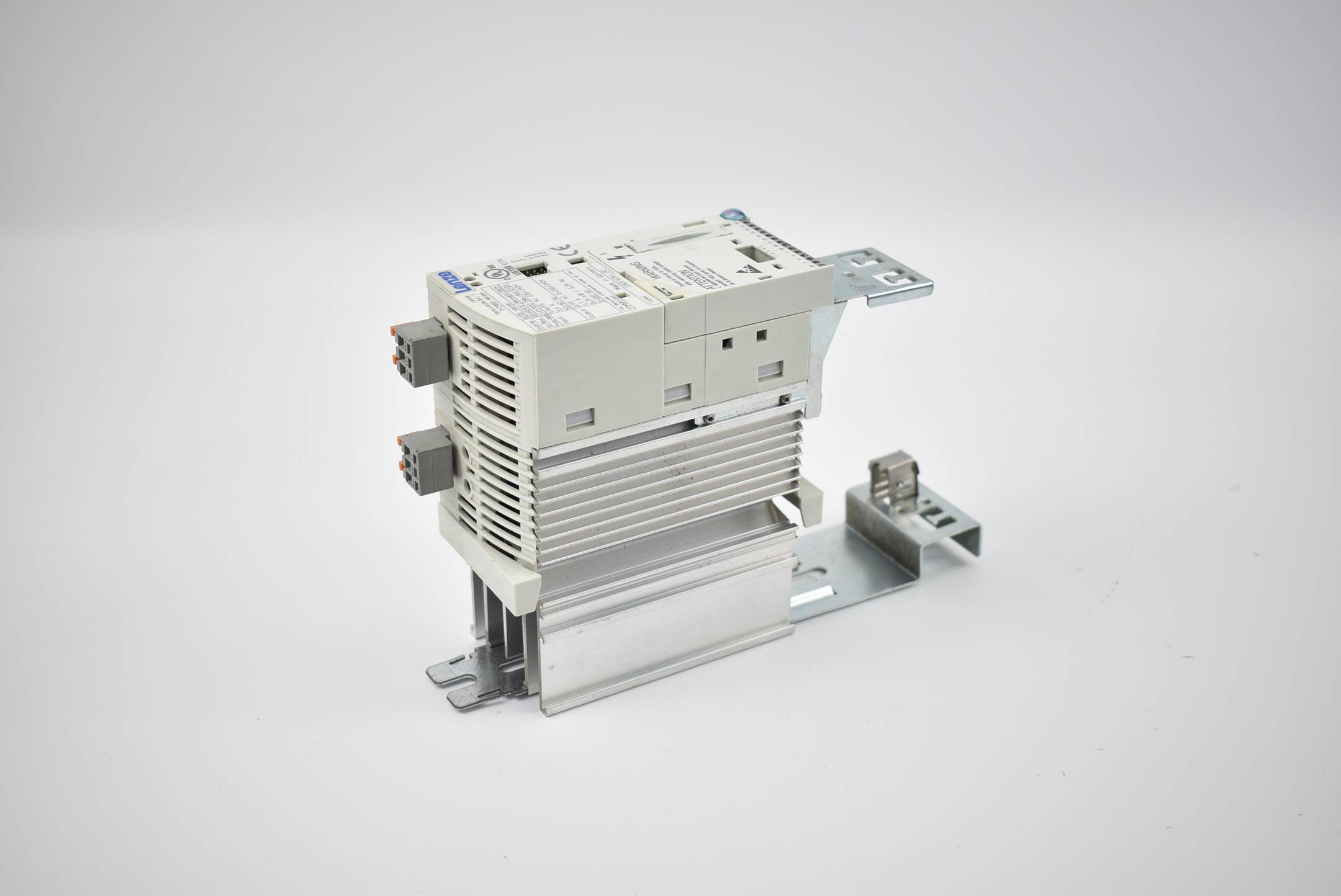 Lenze 8200 vector Frequenzumrichter E83EV251_2C ( 00490410 ) E83EV251S2C