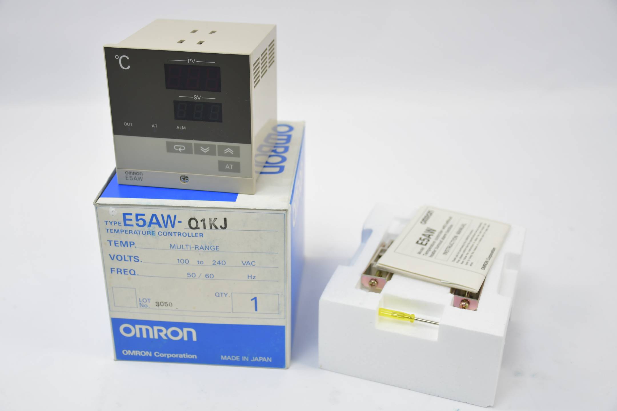Omron Temperatur Controller Multi-Range 100 to 240 VAC ( E5AW-Q1KJ )