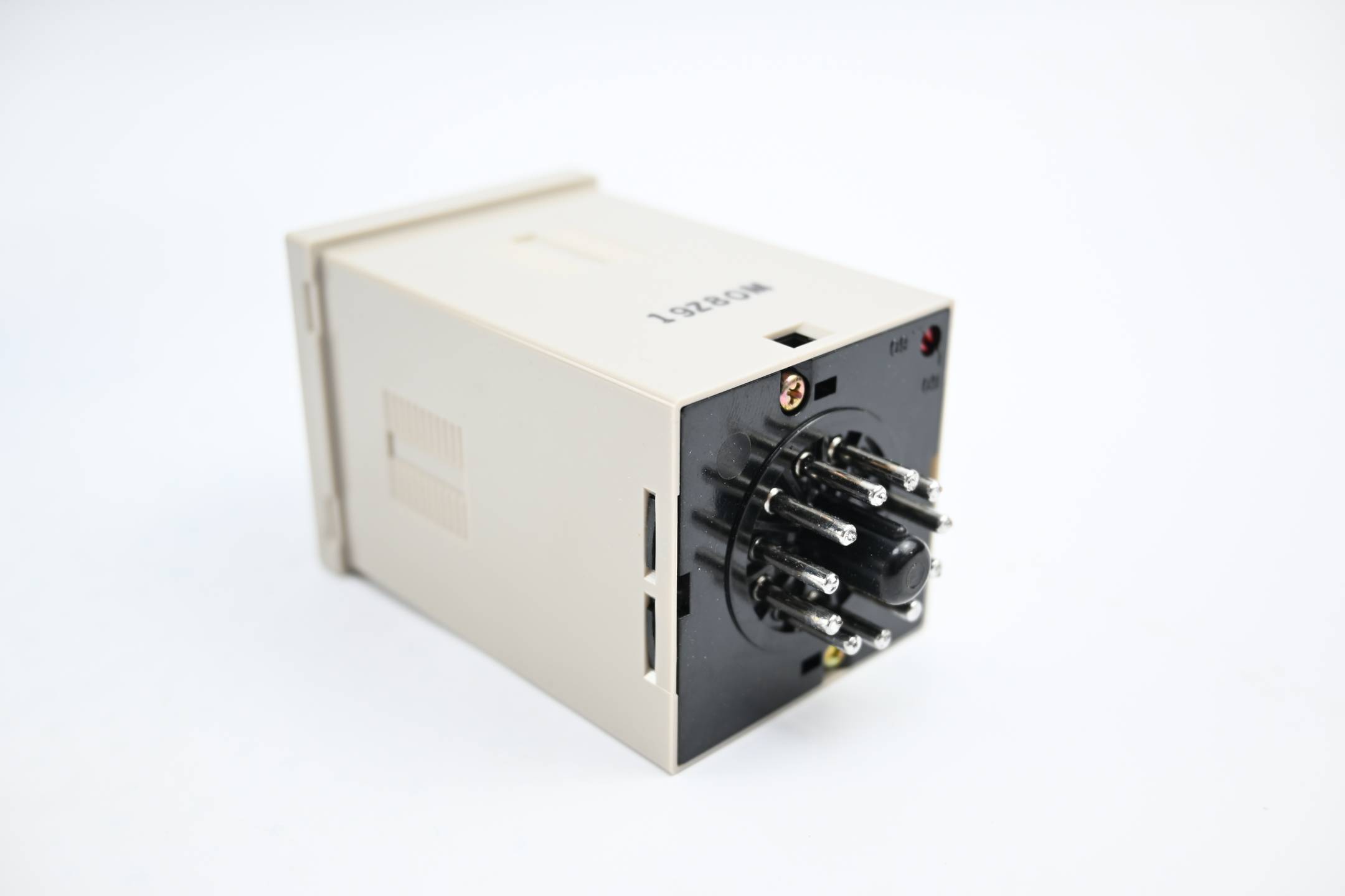 Omron Timer 6s-6h 110 VAC ( H2C-R )( H2C-R B )