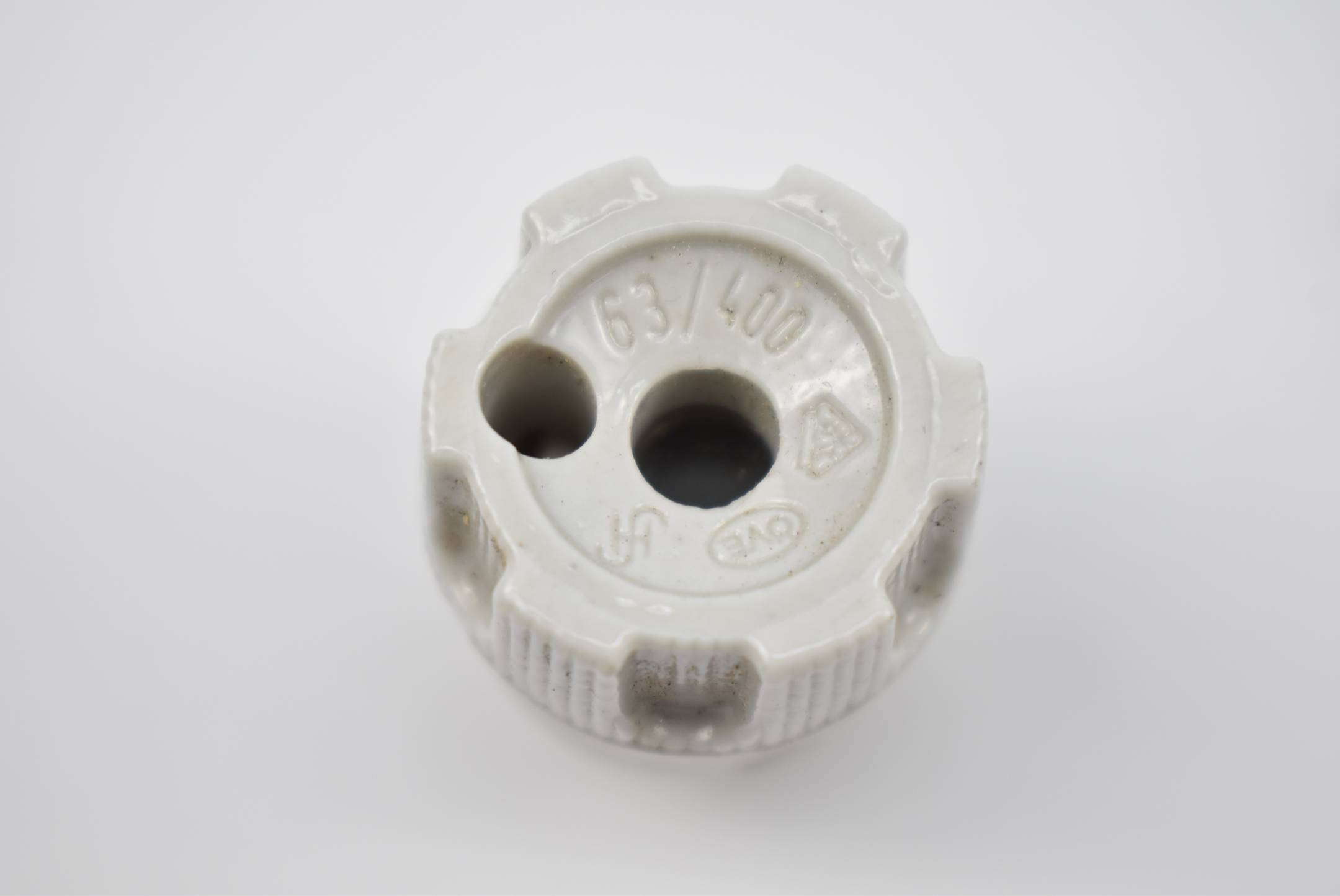D0-Reiter-Sicherungssockel 36mm 22-0961 ( PA66-GF30-FR ) +Sicherungskappe 63/400