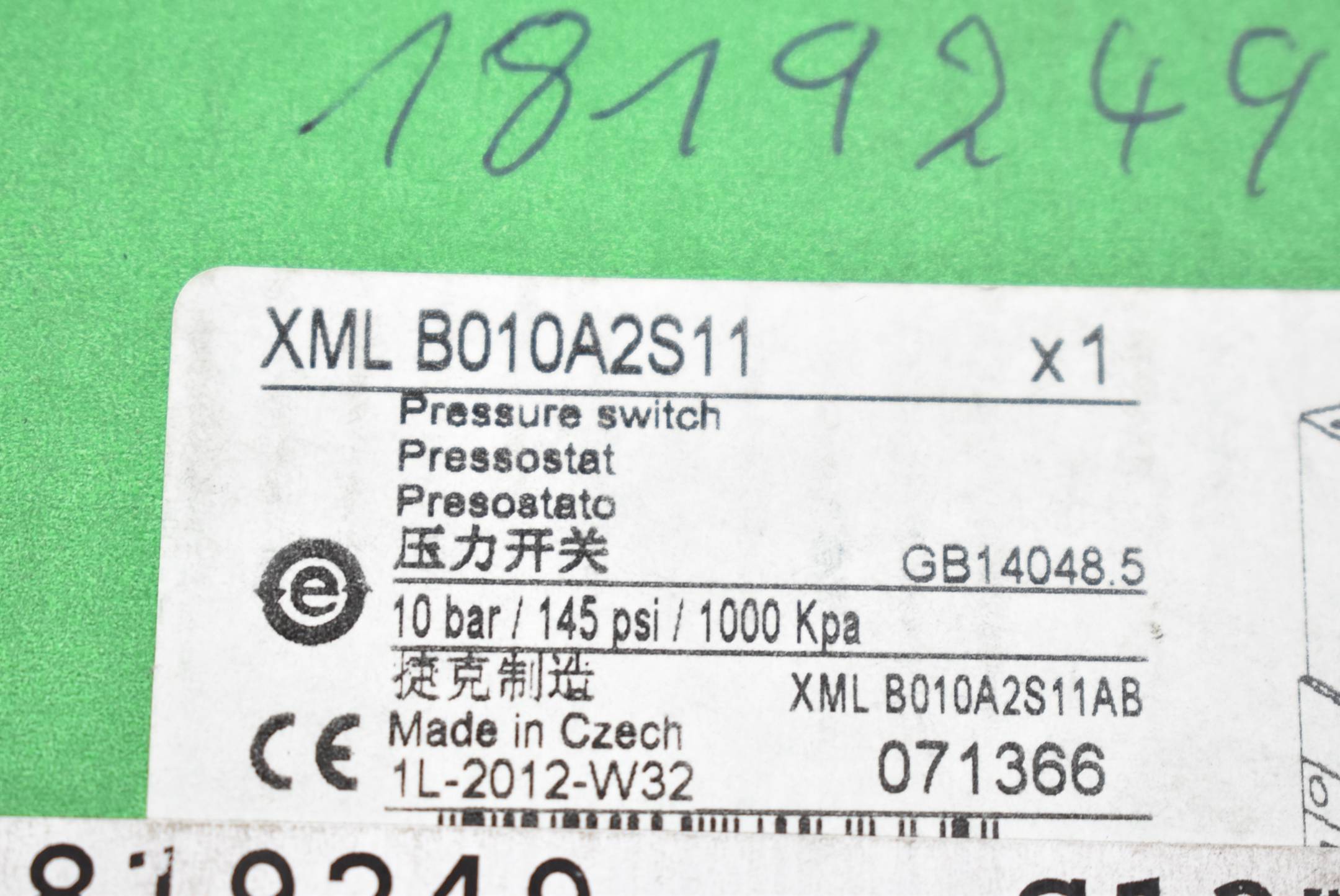 Schneider Electric Druckschalter XML B010A2S11 ( 071366 )