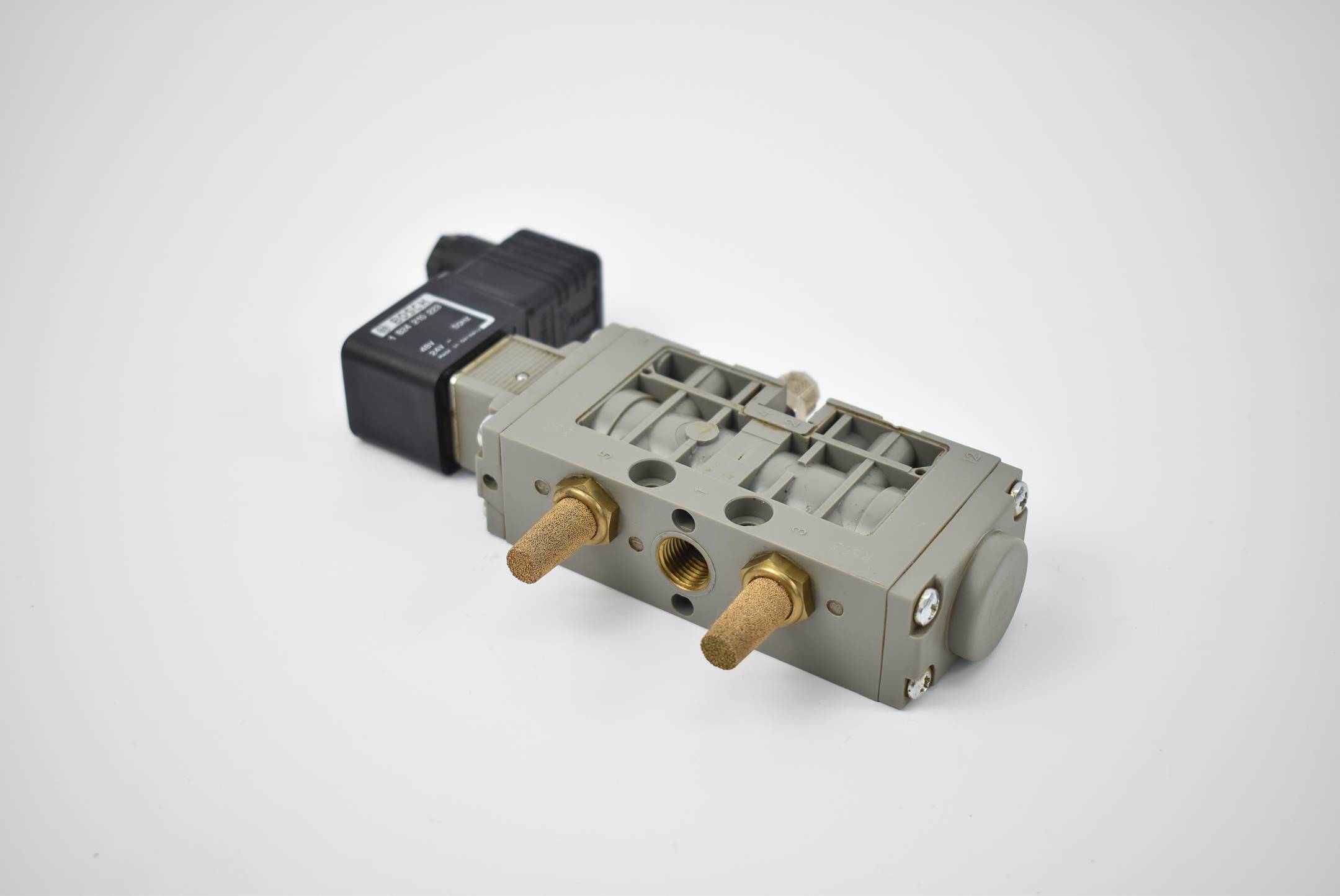 Bosch / Rexroth Pneumatikventil 0 820 023 040 ( 0820023040 ) inkl. Wegeventil